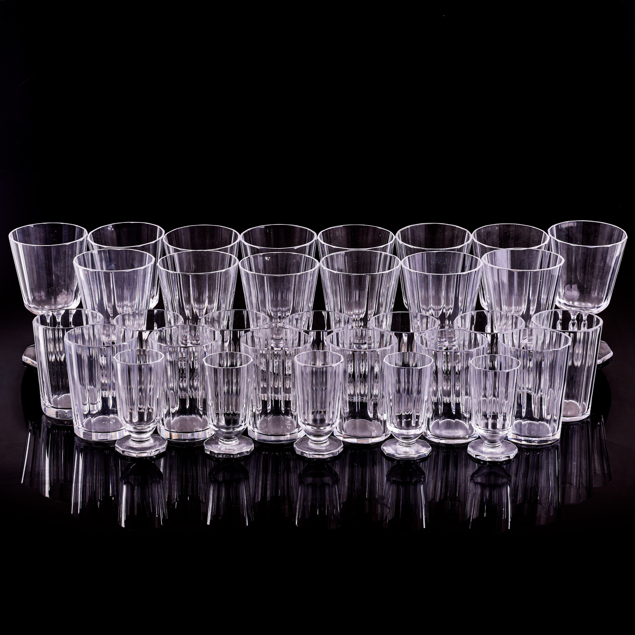 ELIS BERGH. GLASSERVIS, 31 DELAR. "Karlberg". Kosta.