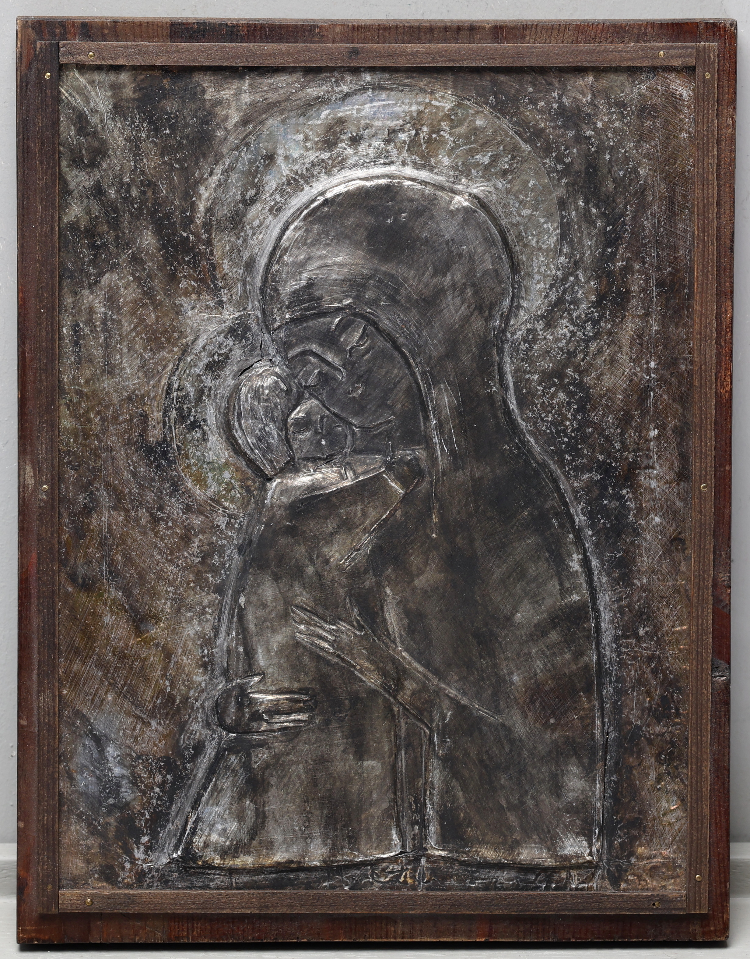 VÄGGRELIEF. Metallfolierad, Madonna, otydlig signatur.