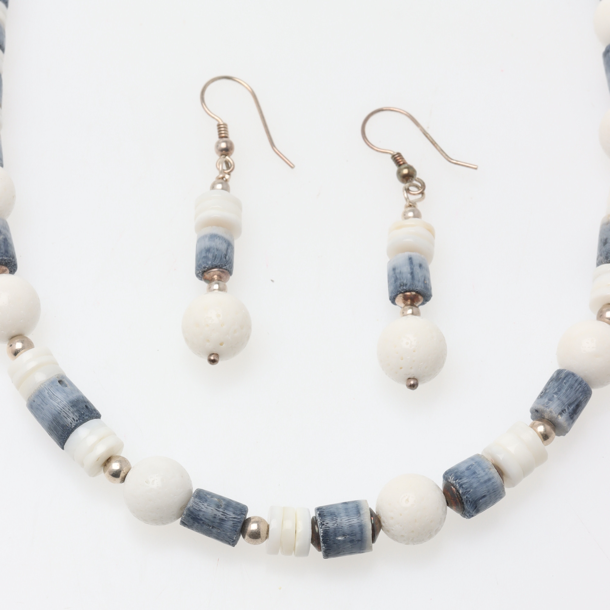 COLLIER & ÖRHÄNGEN, korall & silver.