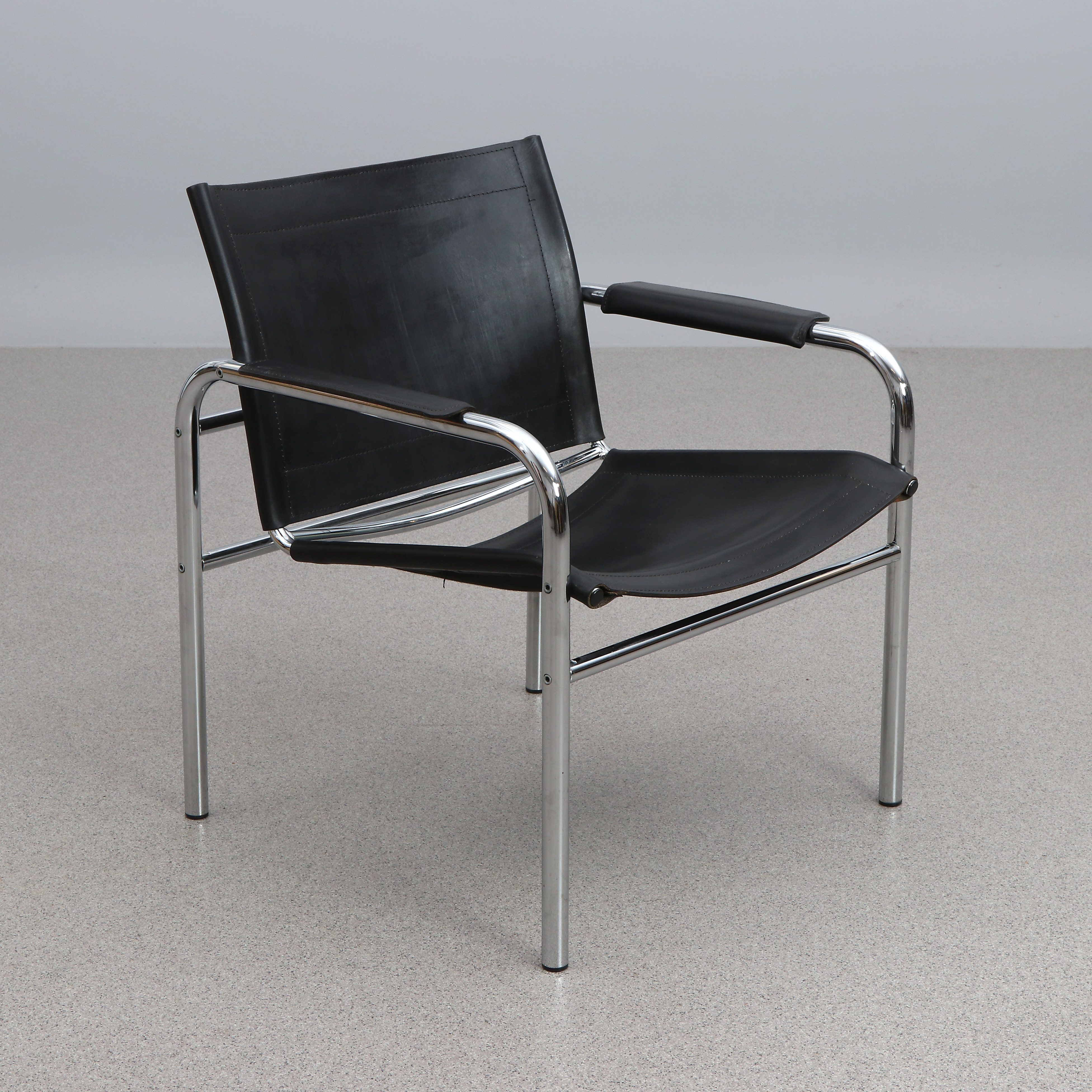 TORD BJÖRKLUND. KARMFÅTÖLJ. Förkromad metall med svart läderklädsel. "Klinte". Ikea, 1980/90-tal. Omärkt.