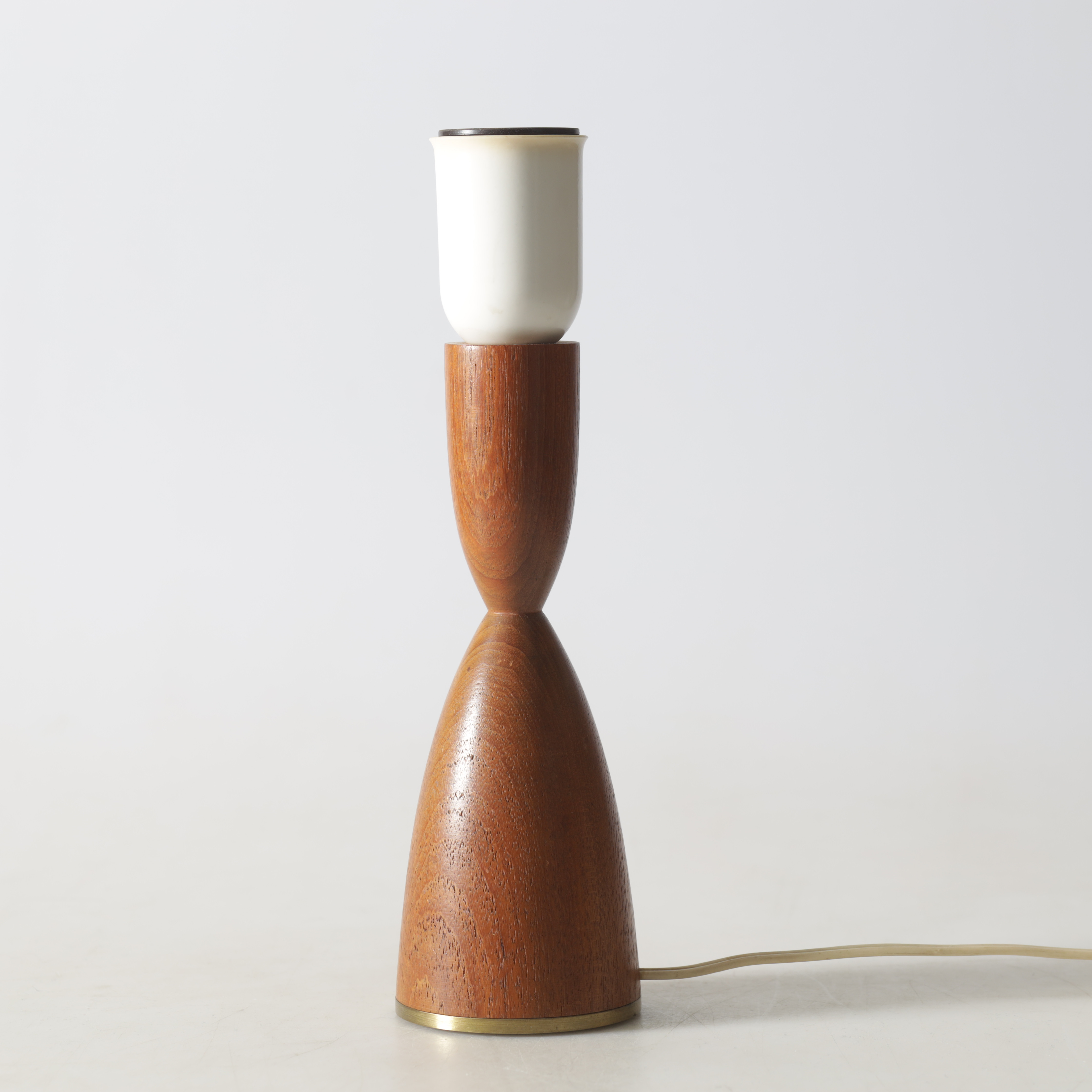 BORDSLAMPA, teak, 1900-talets mitt.