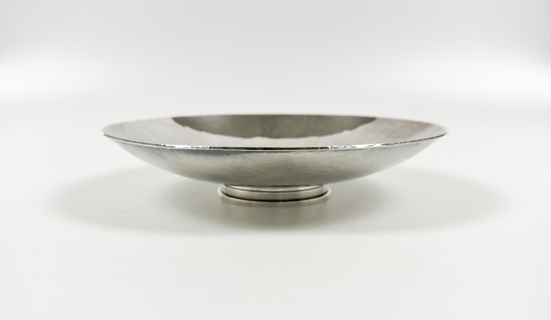 ATELIER BORGILA. Stockholm 1969. Skålfat i Sterlingsilver.