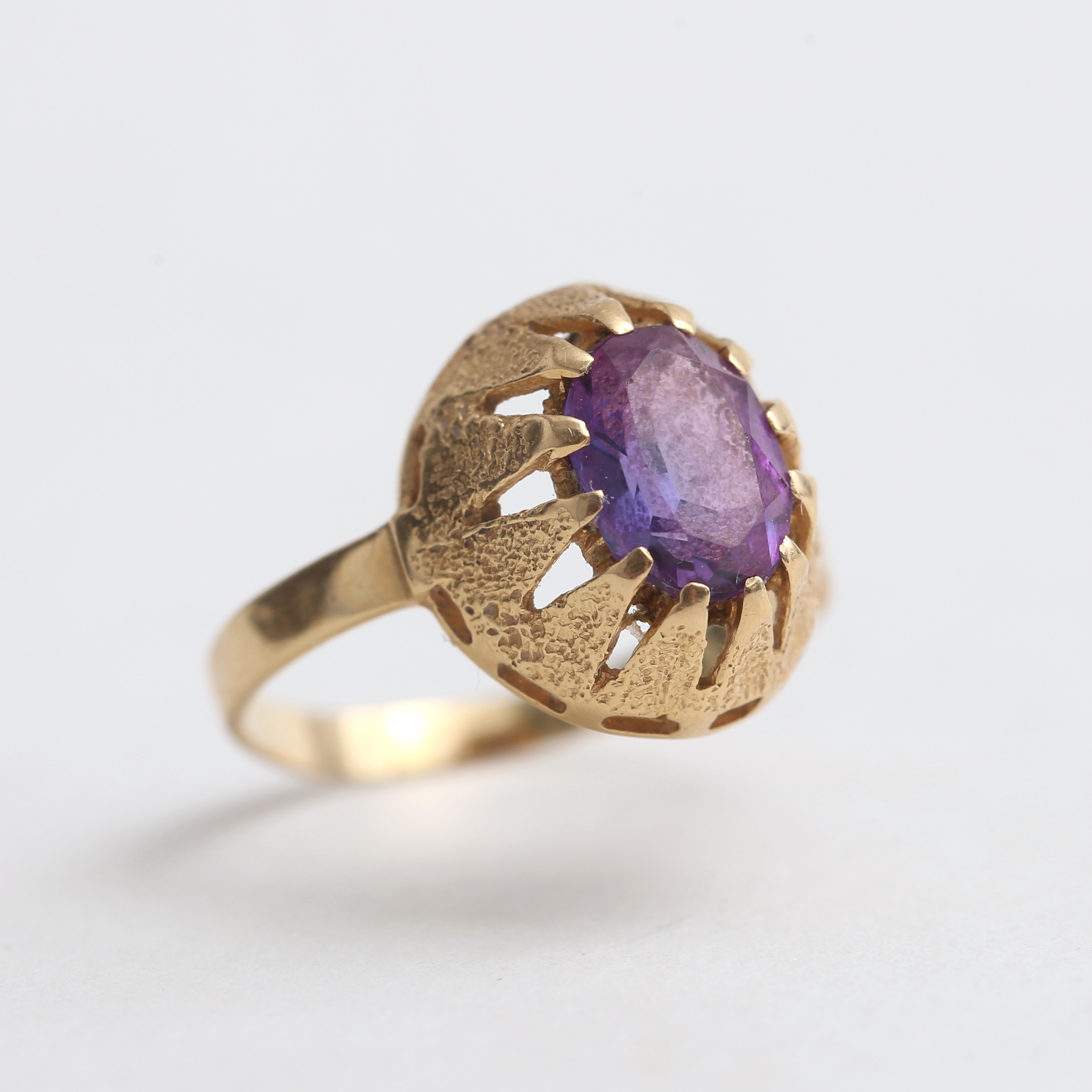 RING, 18 k guld med ametist, 2,31 gram.