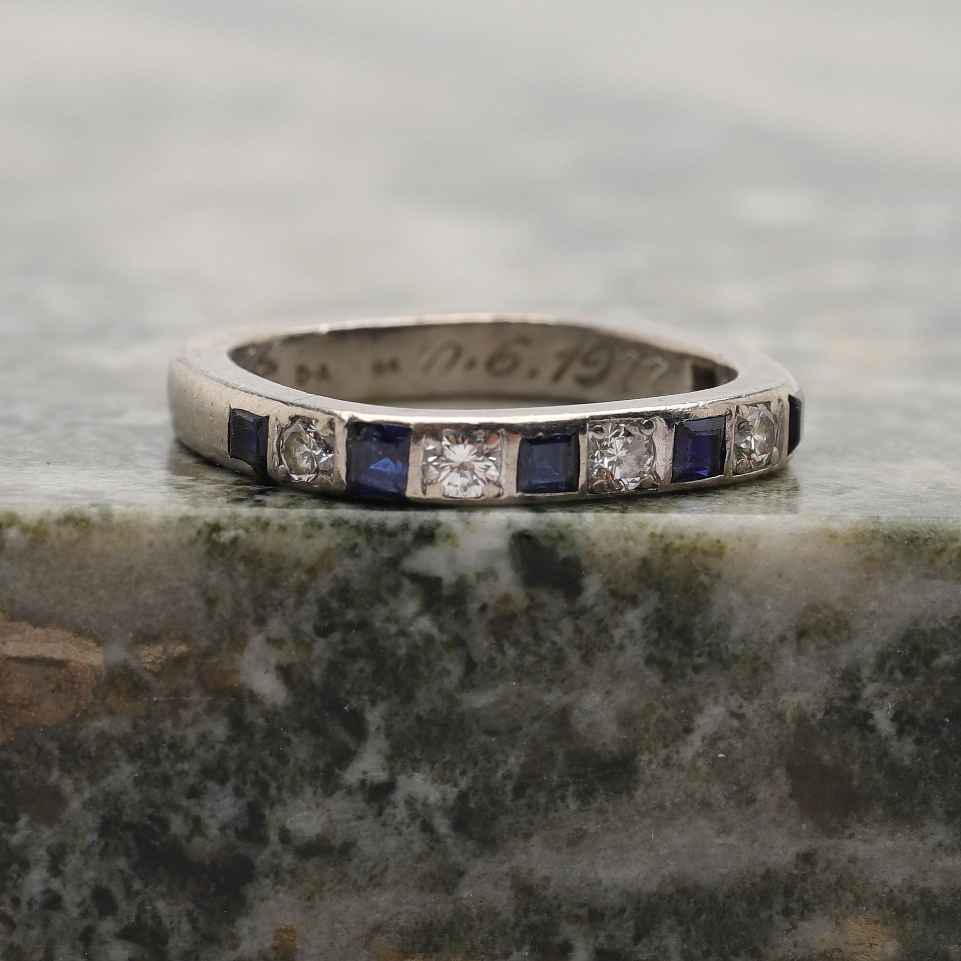RING, platina, med diamanter och safirer, halvallians, möjligen David Andersen, Norge, totalvikt ca 3,89g.