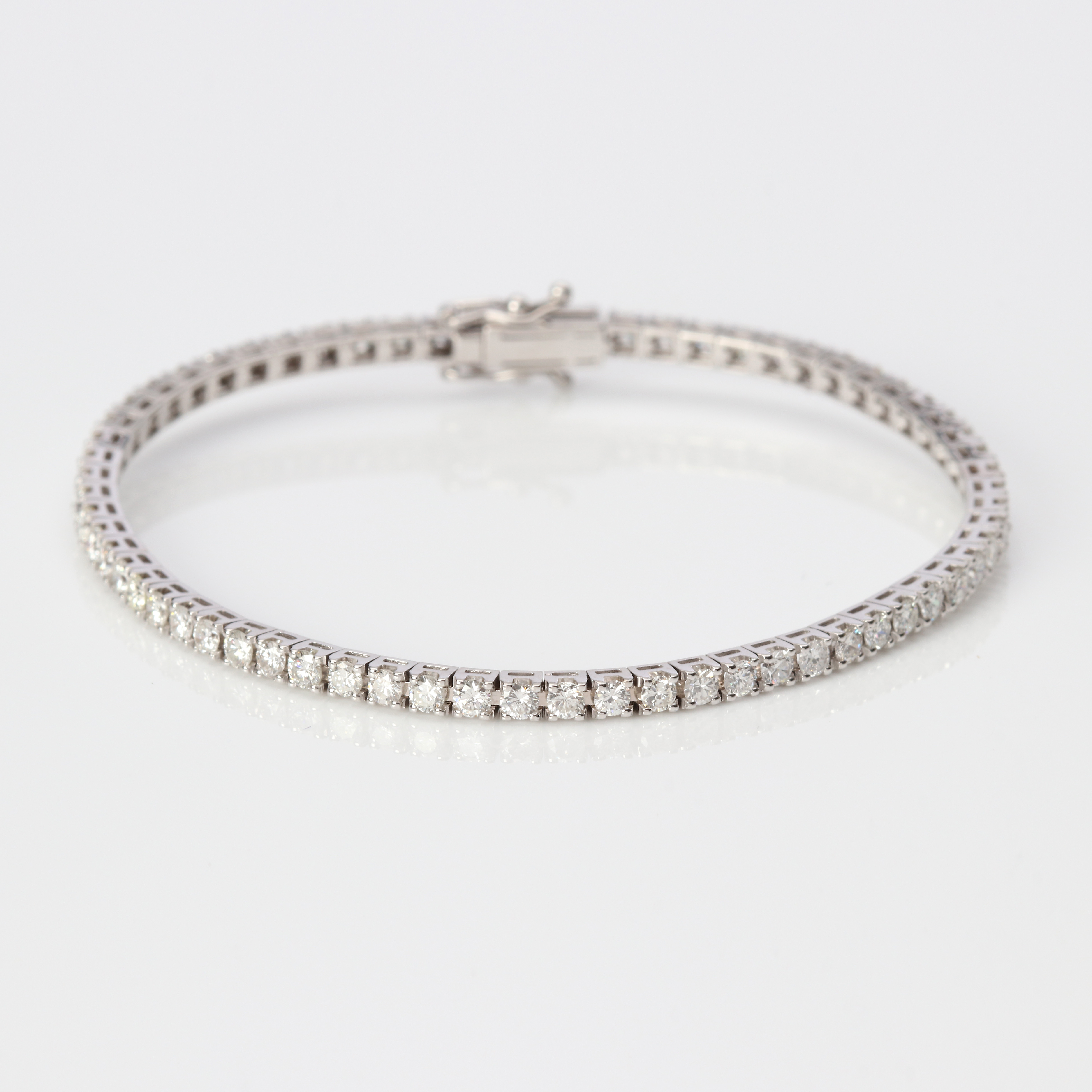 DIAMANTARMBAND 18K, ca 3,01 ct.