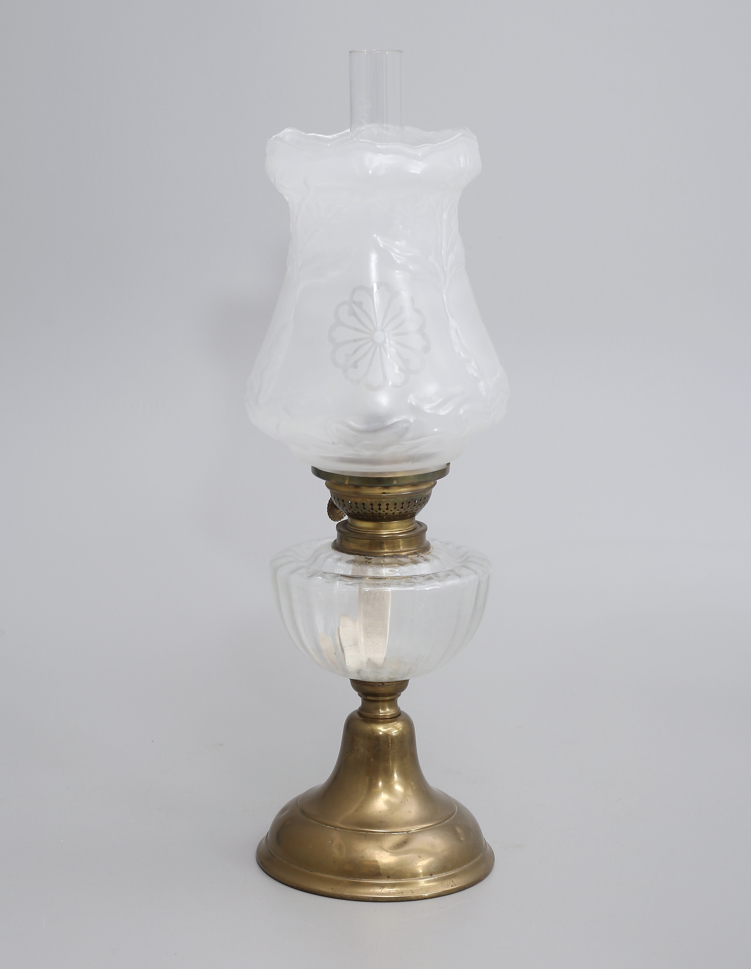 BORDSFOTOGENLAMPA, mässing/ glas, 1800/ 1900-tal.