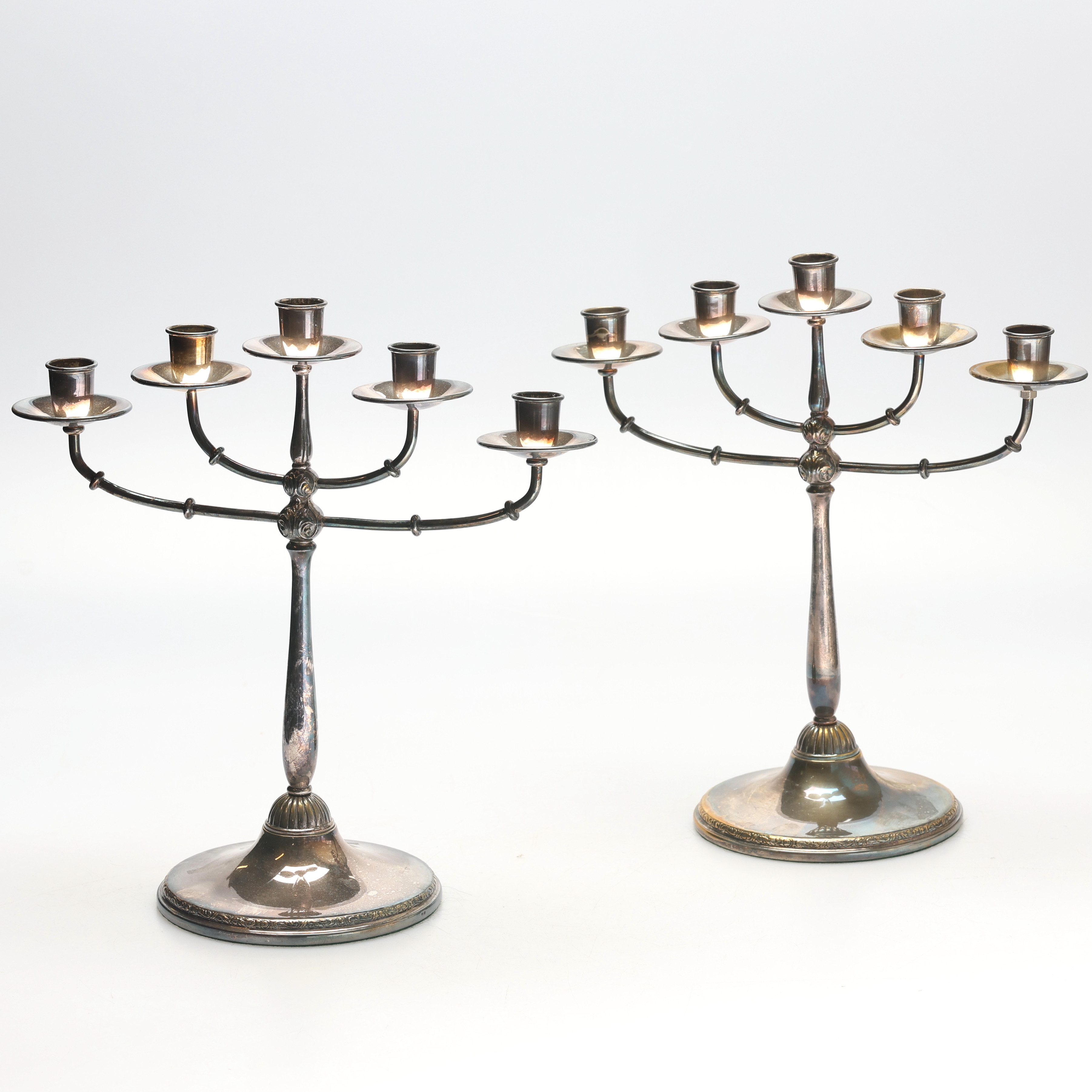 KANDELABRAR, ett par, nysilver, 1900-tal.