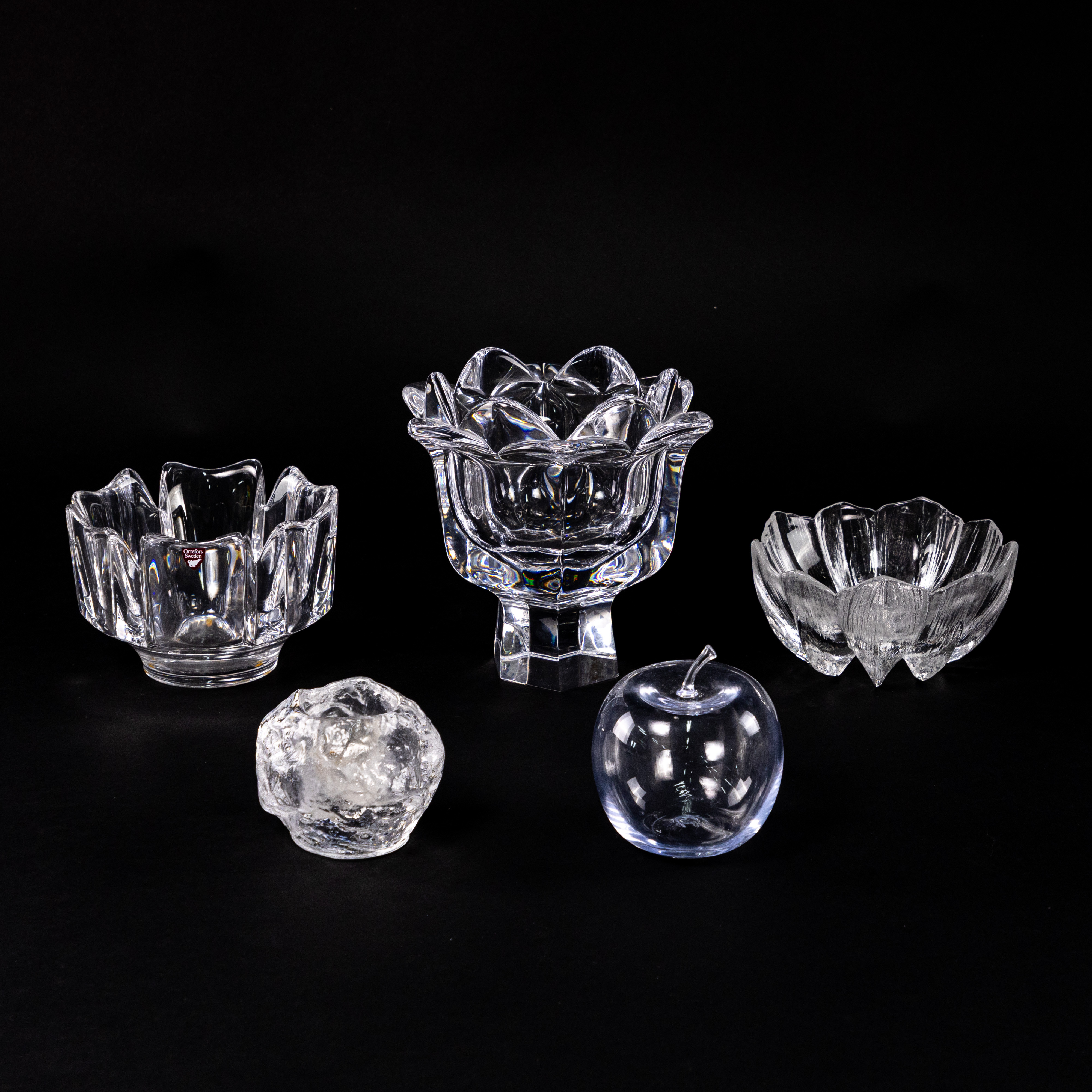 GLAS. 5 delar, bl. a. Orrefors.