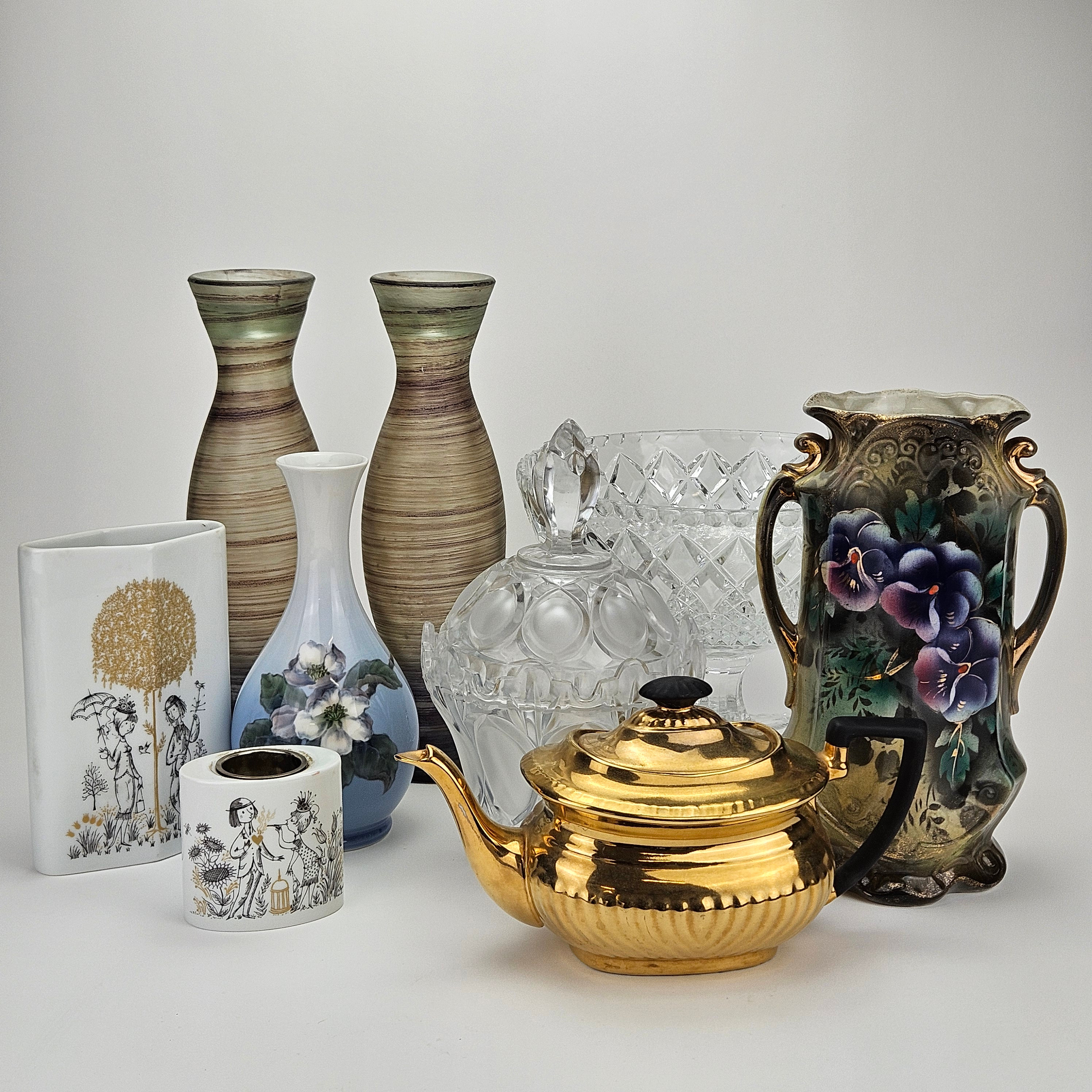 GLAS OCH KERAMIK, bland annat Rosenthal, Royal Copenhagen, Crown Devon, England.