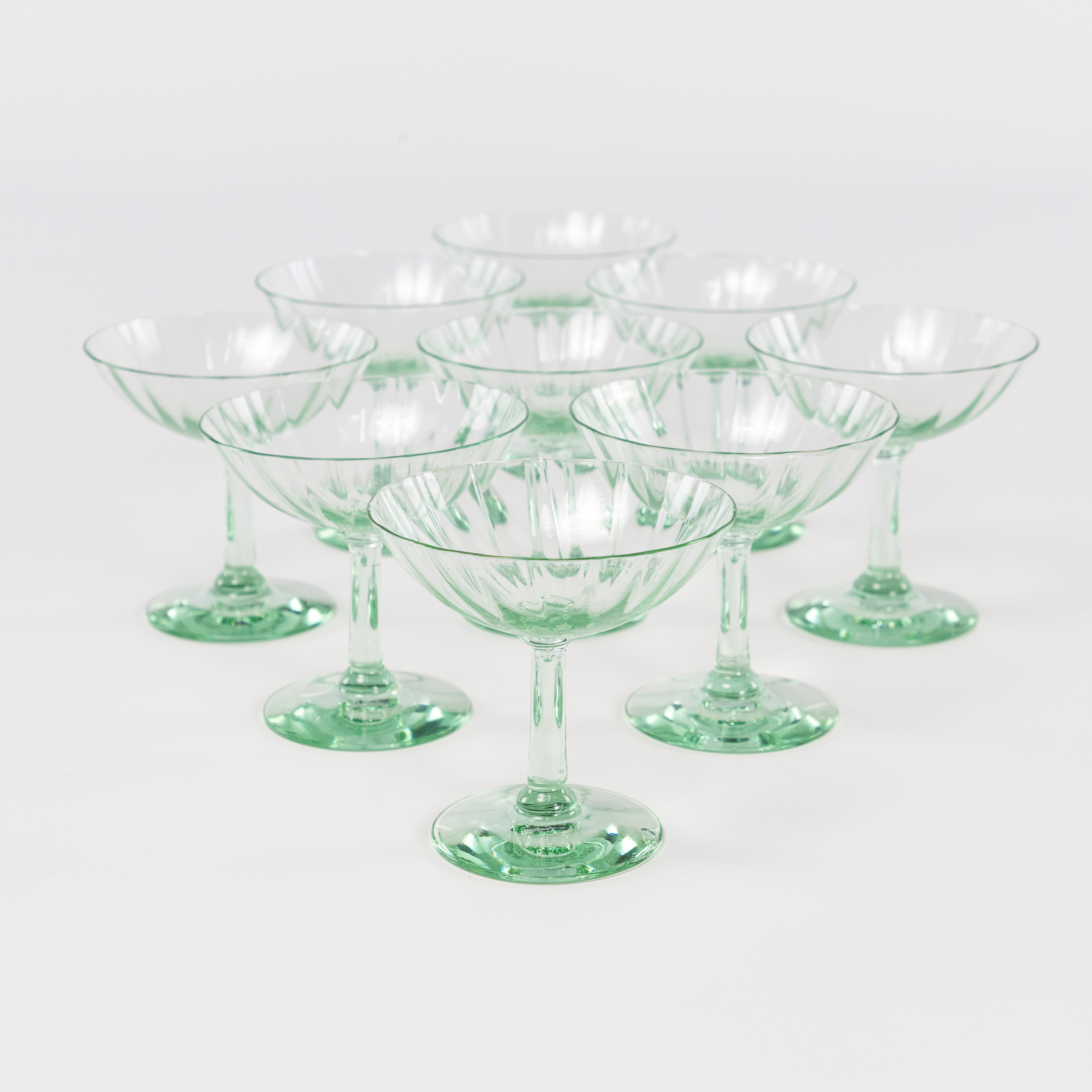 LIKÖRGLAS. 9 st, grönt glas.