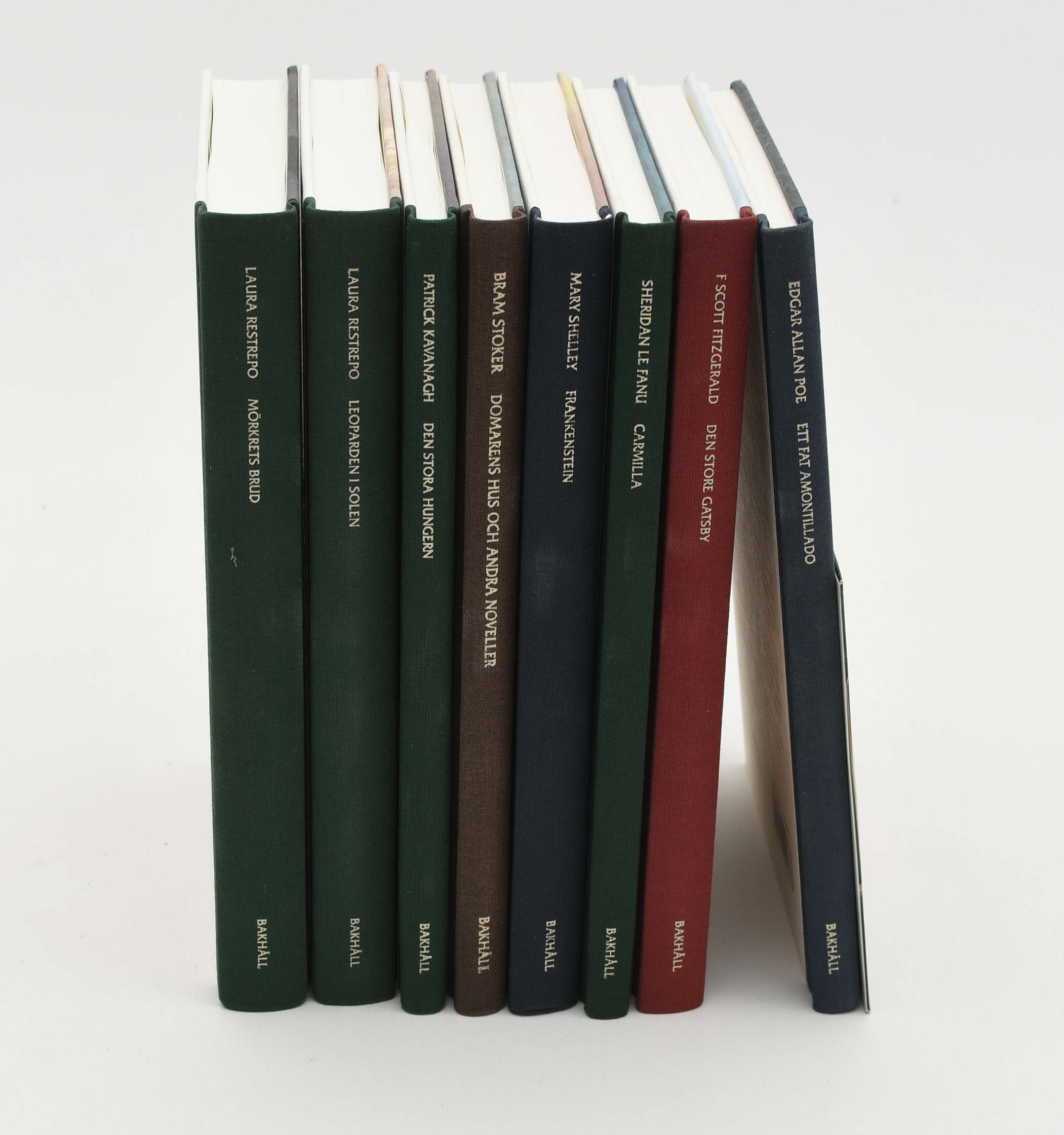 Skönlitteratur. 8 volymer + 1 CD Frank Sinatra.