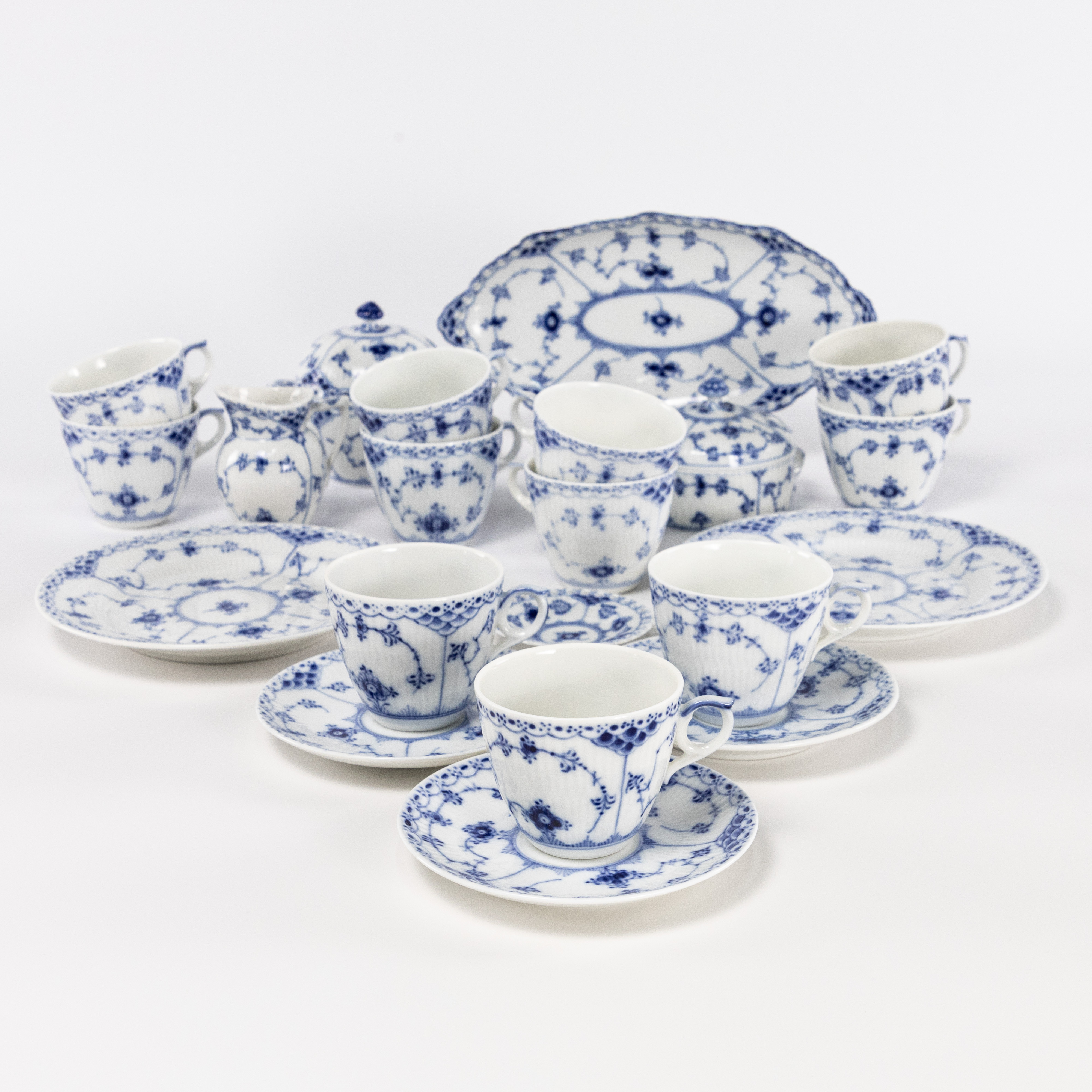 SERVISDELAR. 21 st, "Musselmalet", Royal Copenhagen, Danmark.