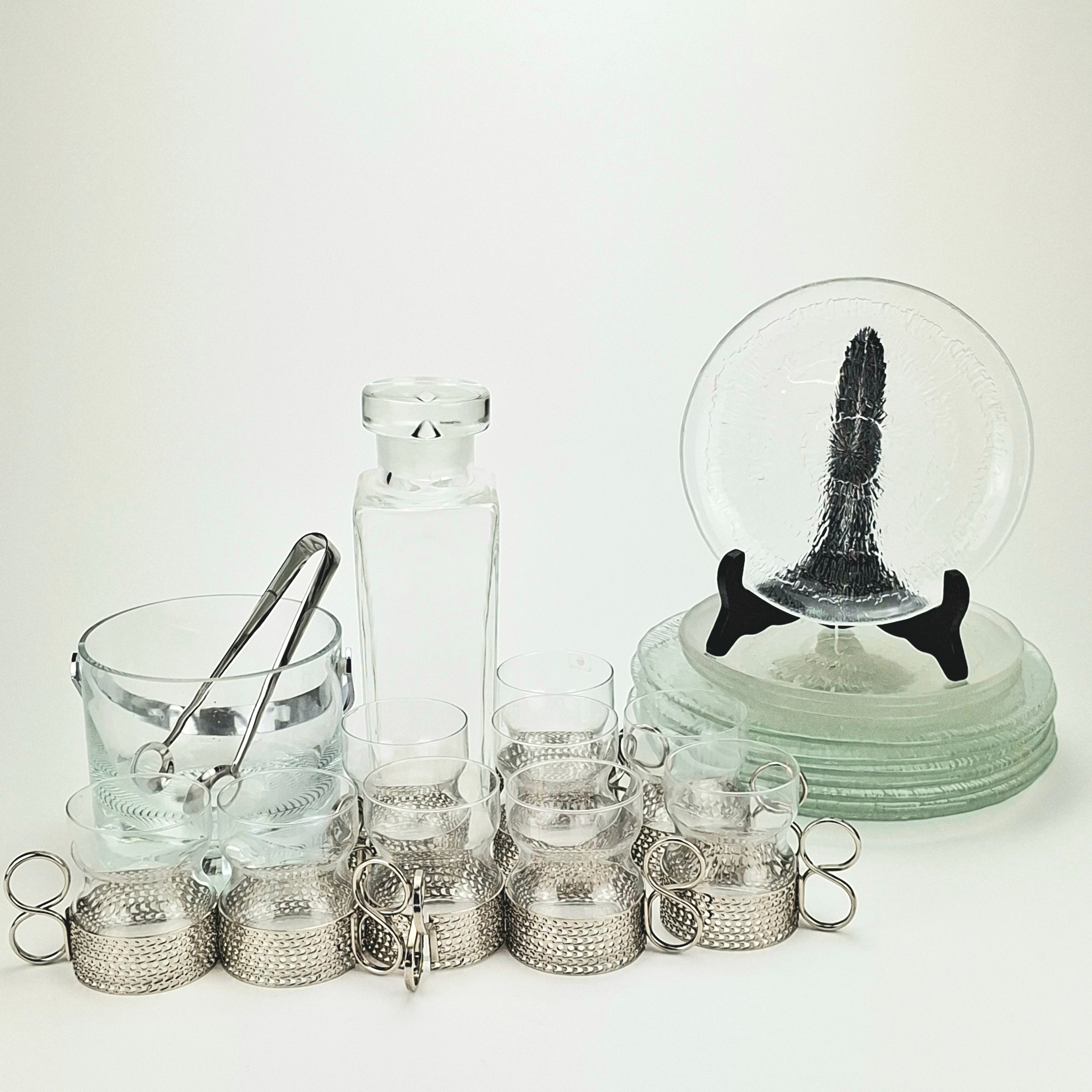 GLASFÖREMÅL, bland annat Iittala, Finland, "Calypso", Vicke Lindstrand, Kosta.
