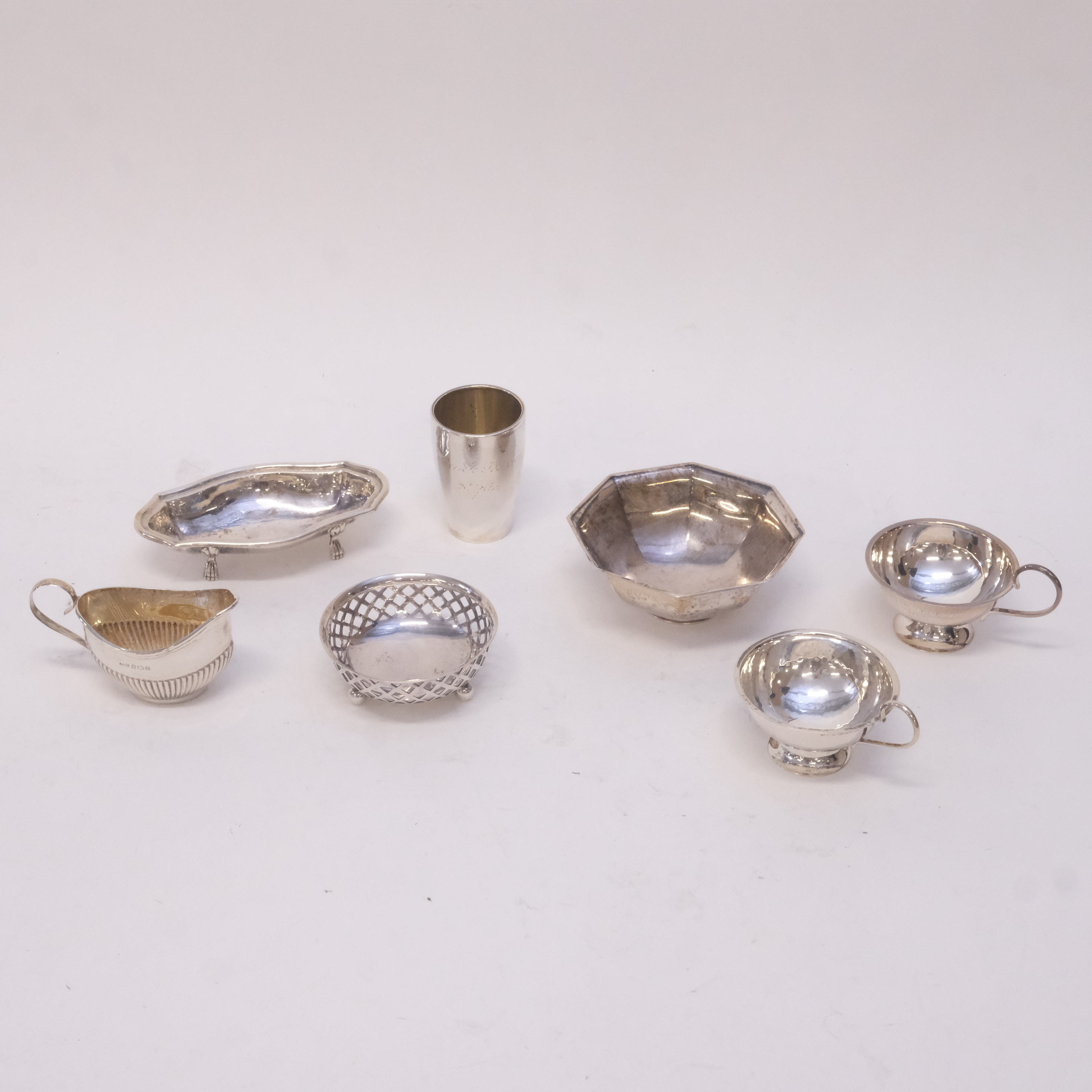 7 FÖREMÅL SILVER.