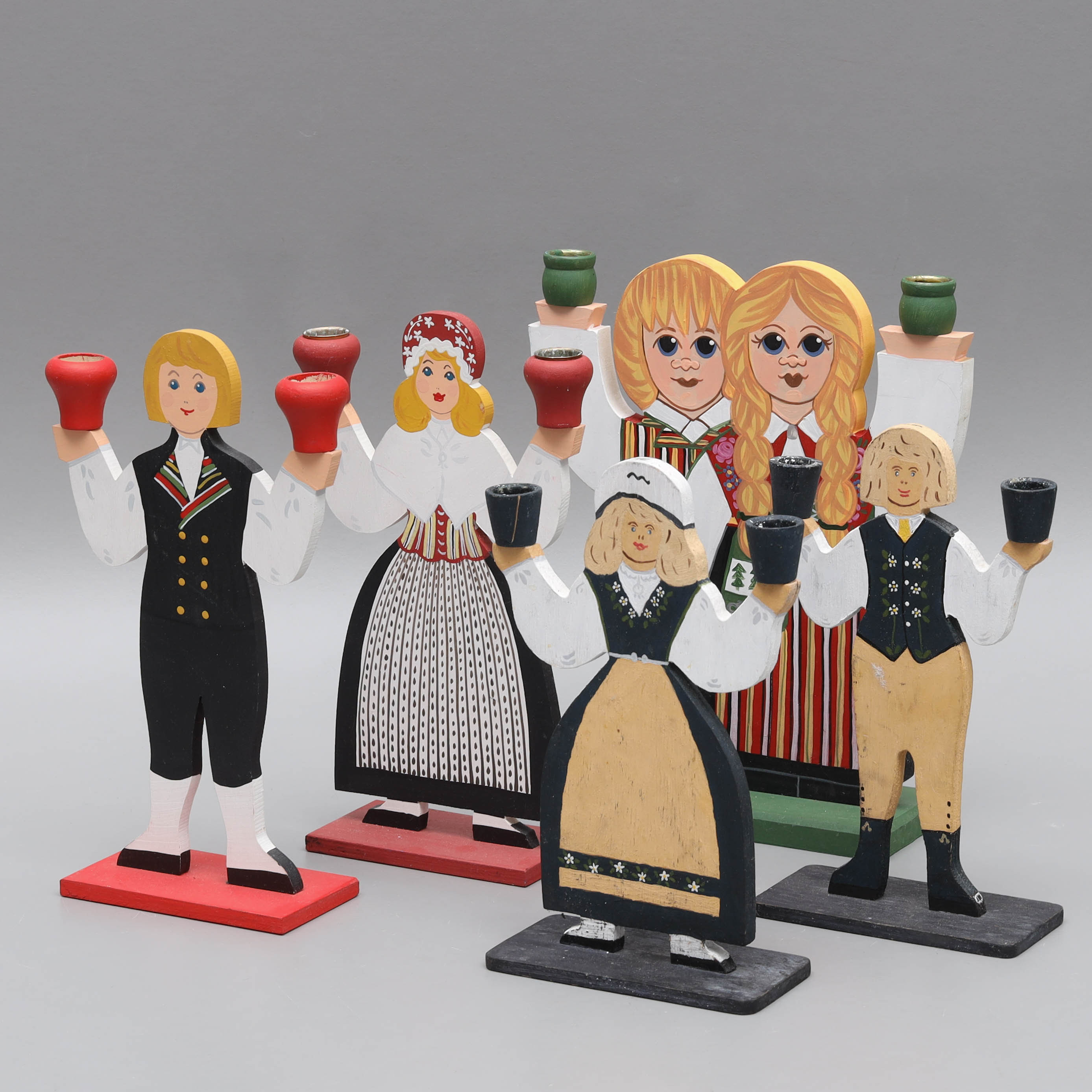 LJUSSTAKAR, 5 st, handgjorda, folkdräkter.