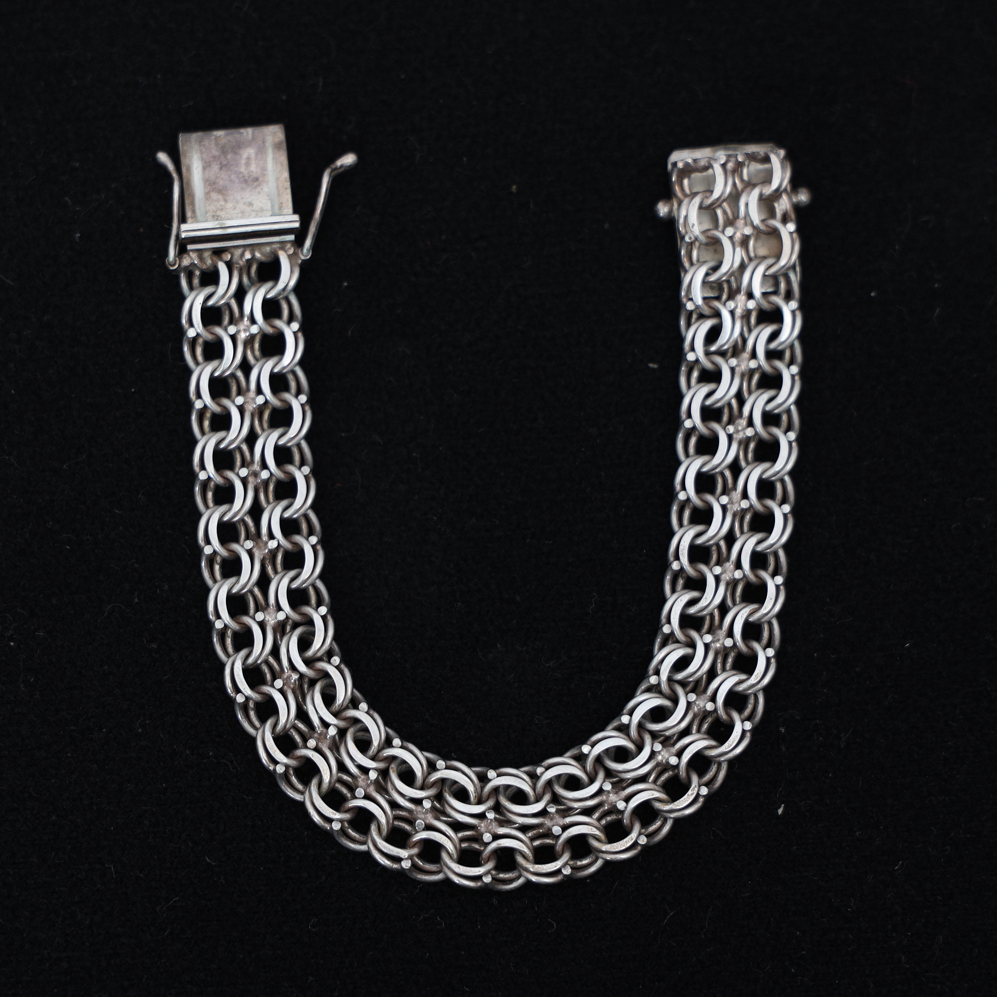 ARMBAND, silver, 1974.