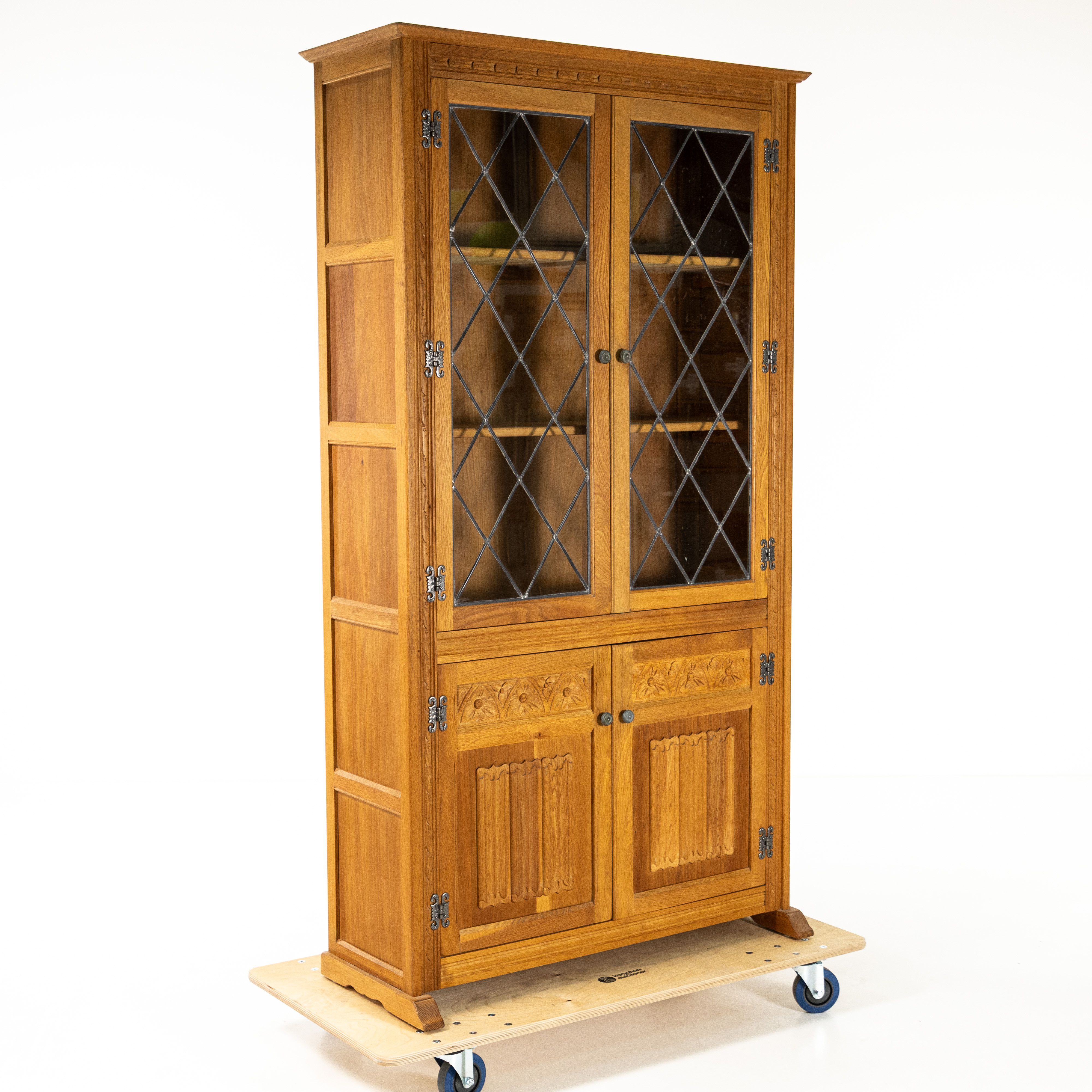 VITRINSKÅP. Ek, 1900/2000-tal, Old Charm Furniture, Wood Bros.
