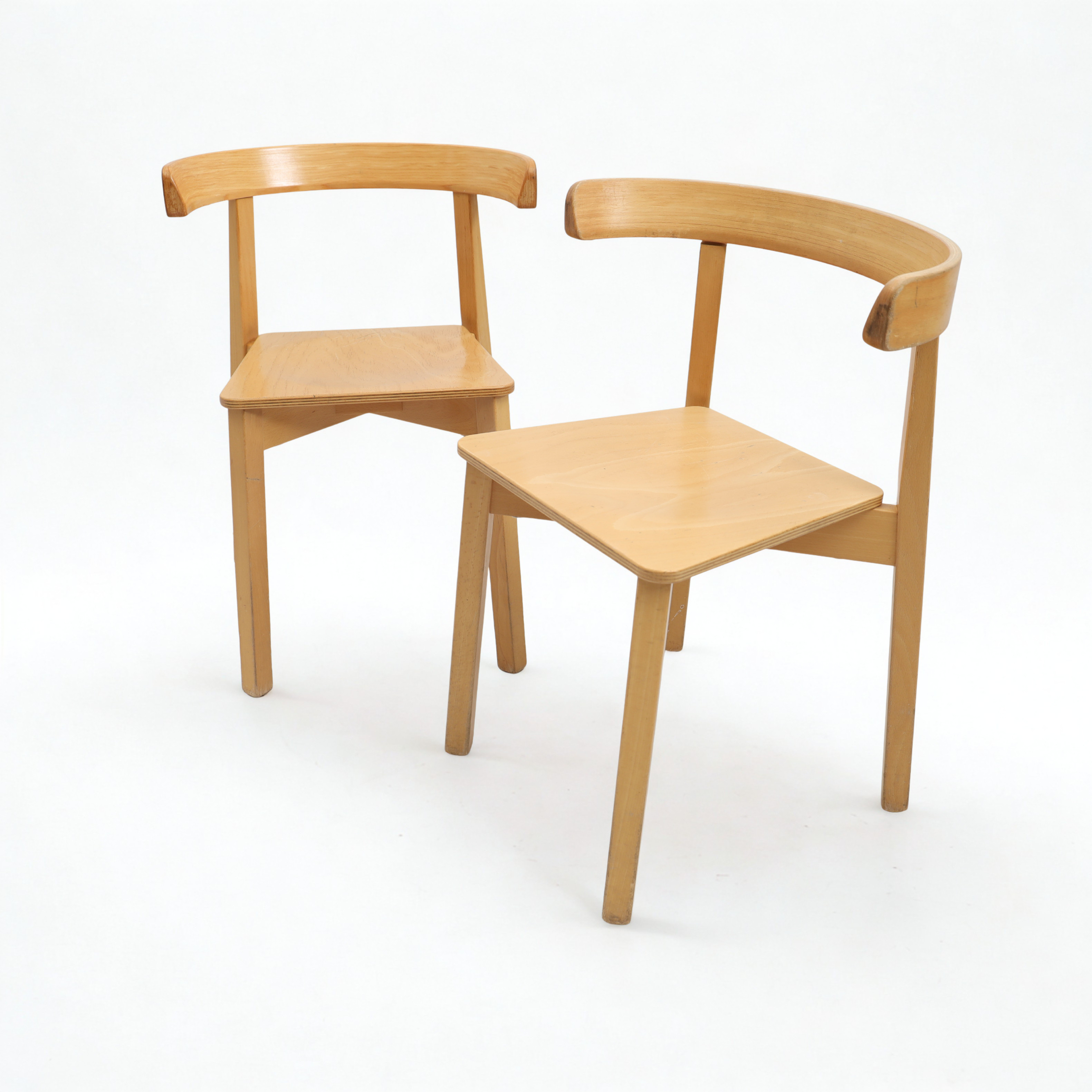 BALZAR BESKOW. Stapelstolar ett par.