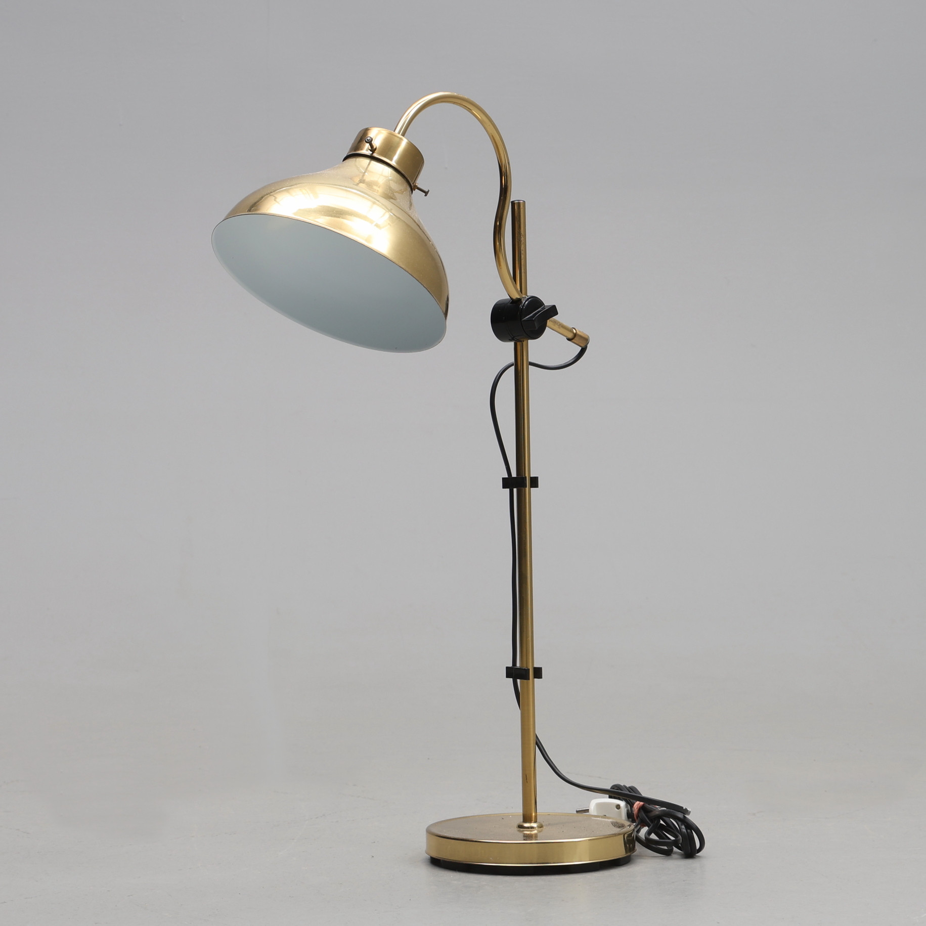 BORDSLAMPA, mässing, Abo, Danmark, 1900-talets mitt.