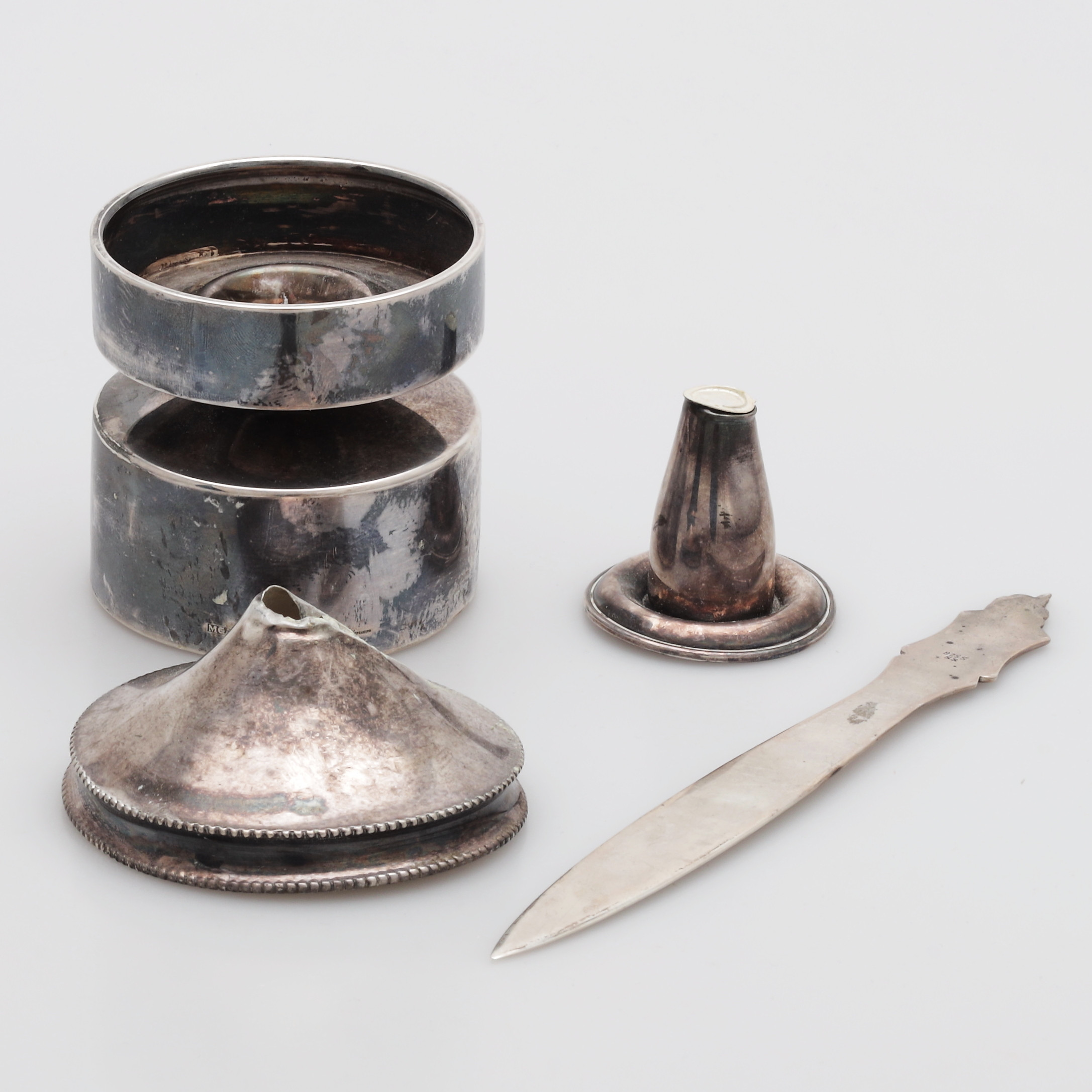 SILVERFÖREMÅL, 4 delar, silver, vikt 168 gram.