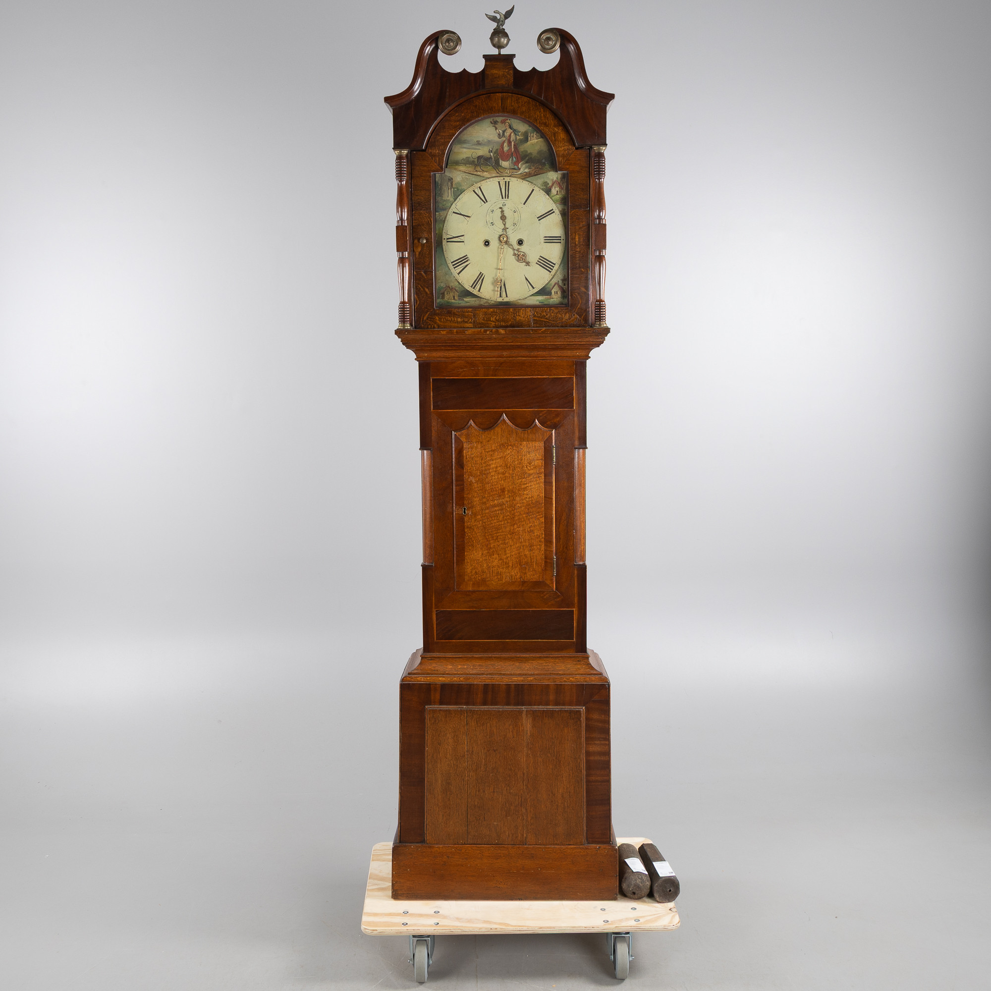 GOLVUR, 17/1800, England, fanerad i mahogny.