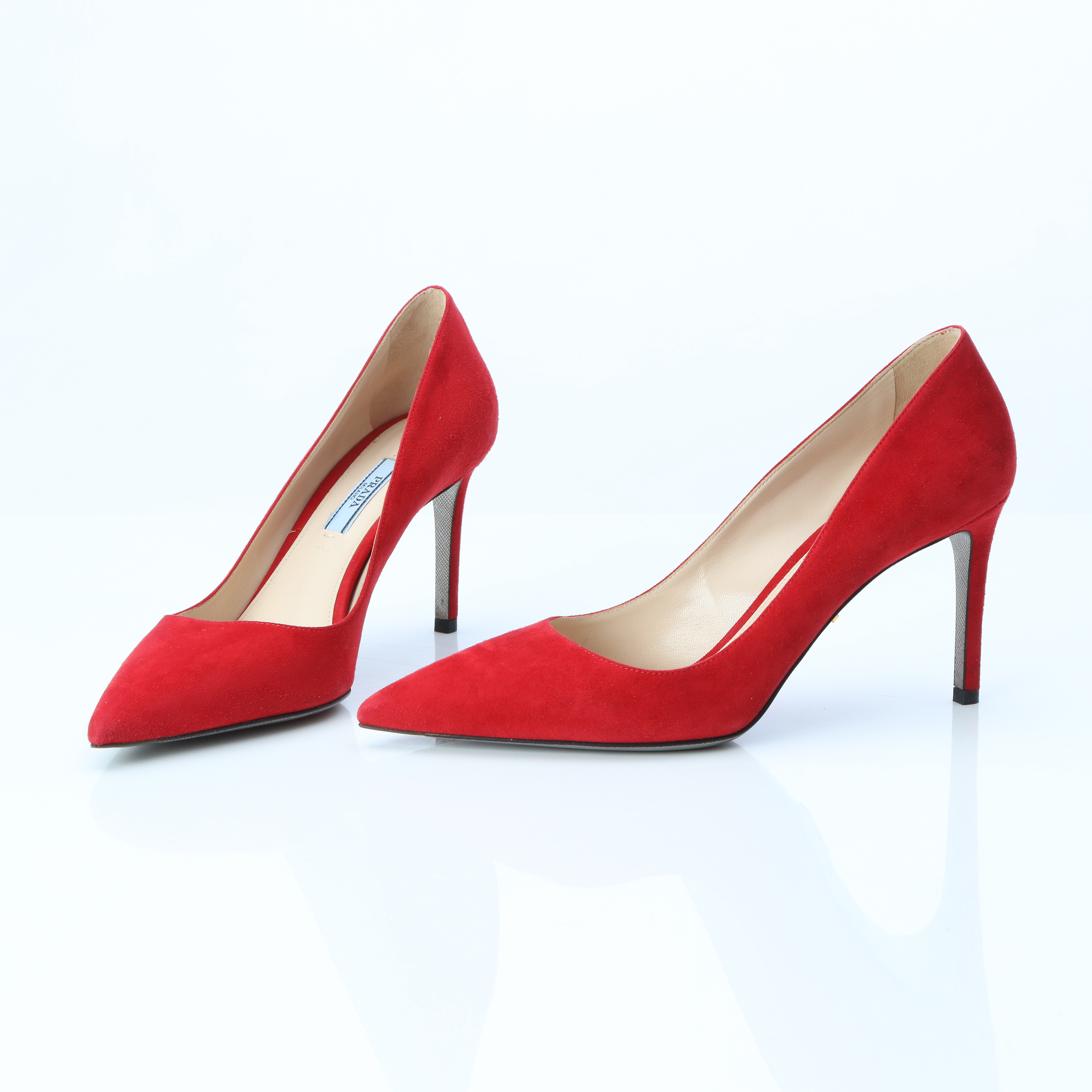 PRADA, PUMPS, ETT PAR. Röd mocka, silverfärgad lädersula och stilettklackar.