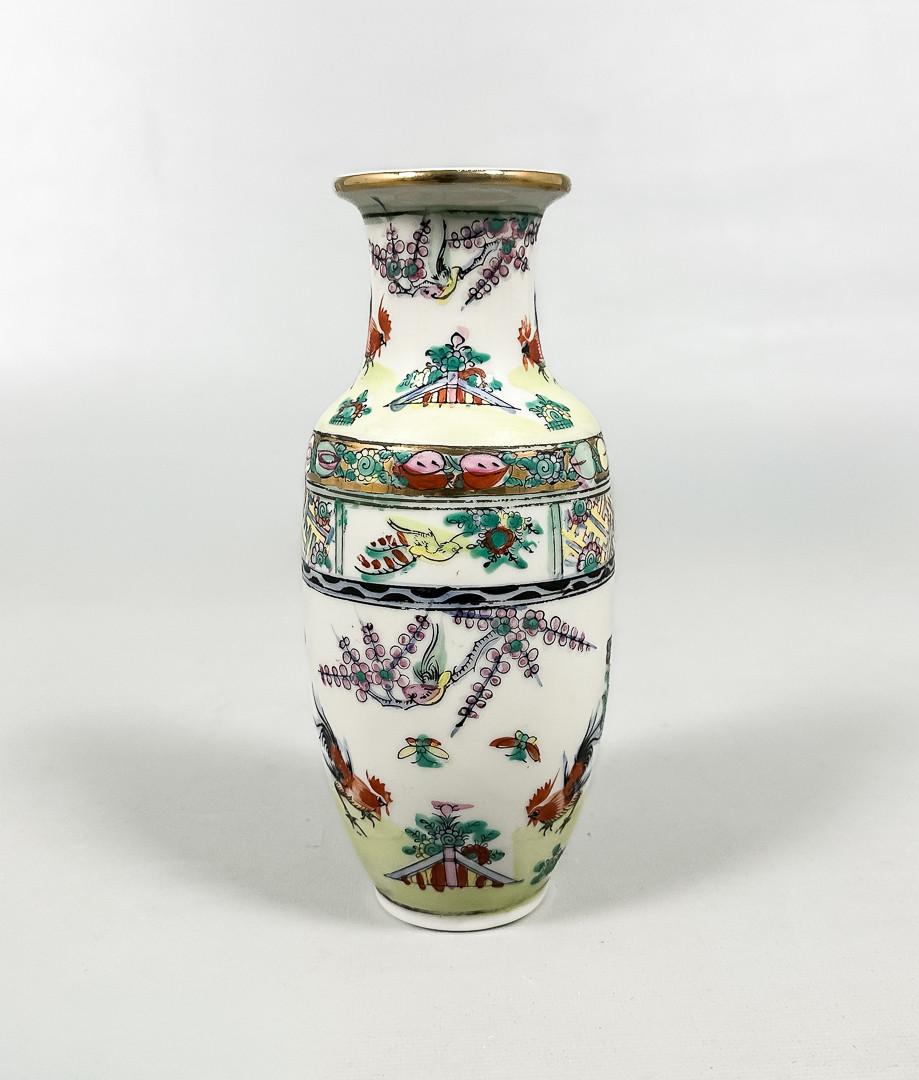VAS, porslin, Kina, 18/1900-tal.