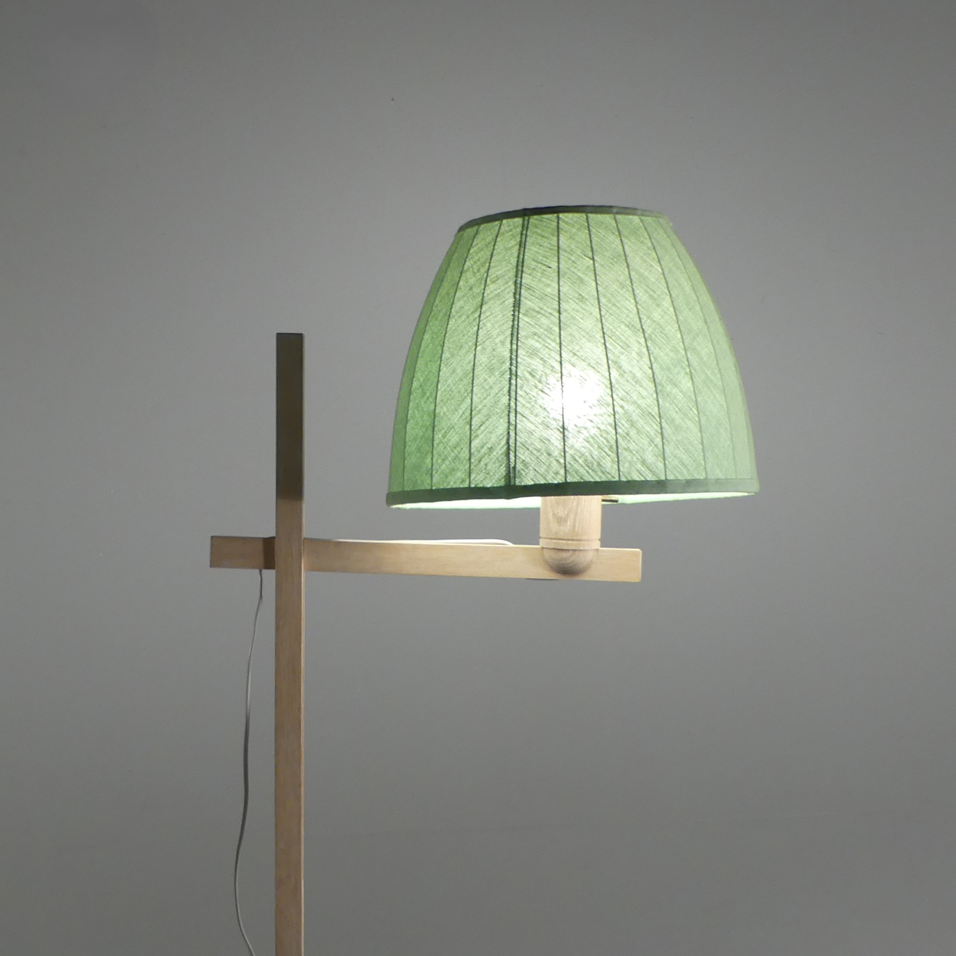 HANS-AGNE JAKOBSSON. golvlampa, trä, höj- och sänkbar.