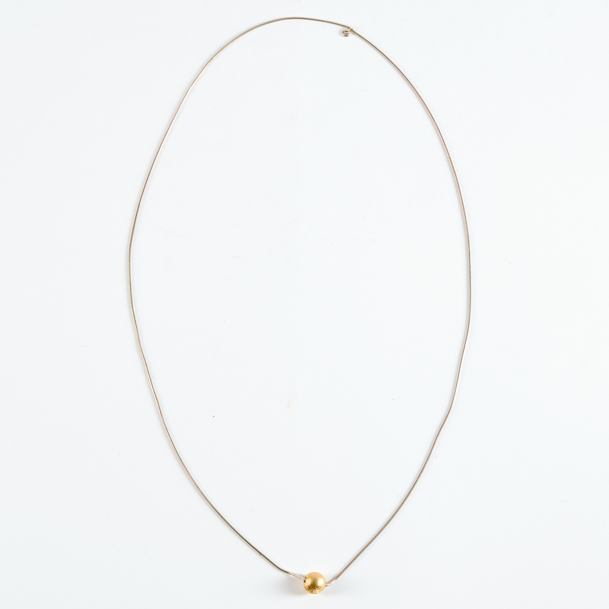 OLE LYNGGAARD. Collier, guld 18K och silver.