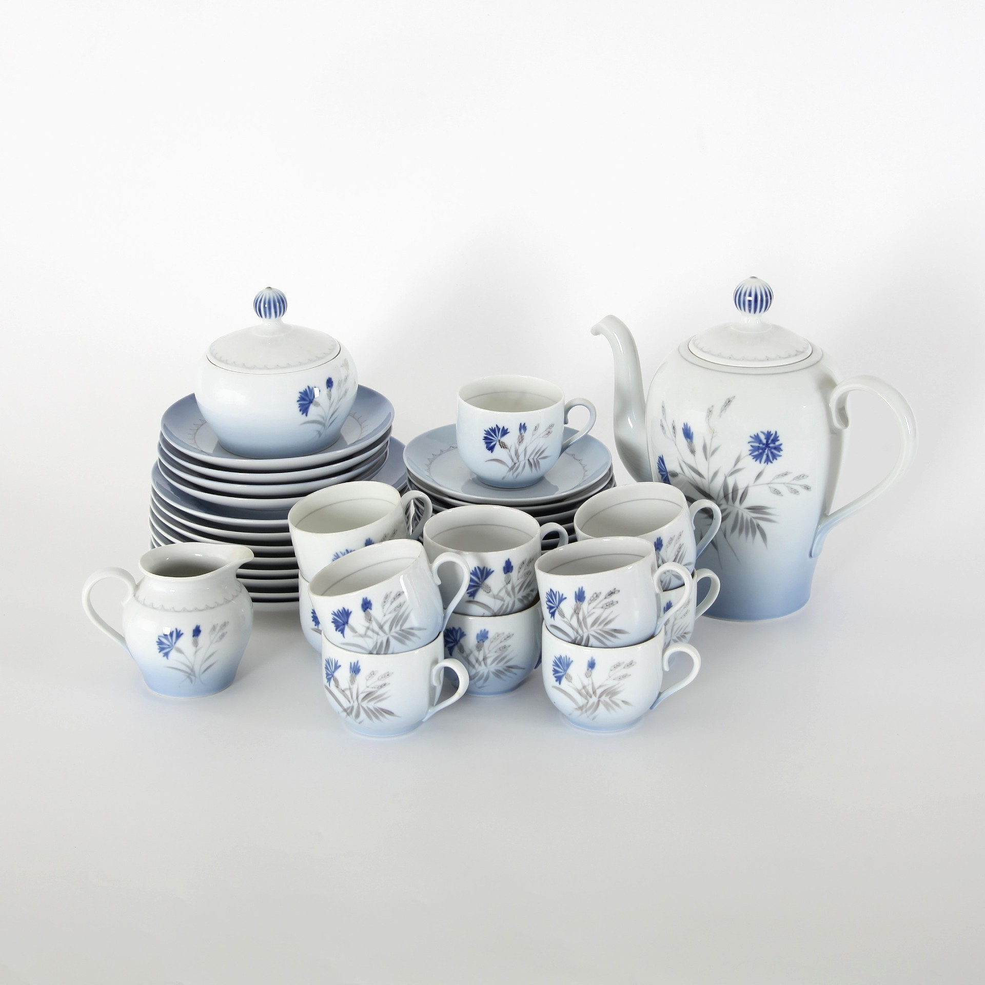 KAFFESERVIS, 40 delar, "Demeter Blå kornblomst", blåklint, Bing & Grøndahl, Danmark.