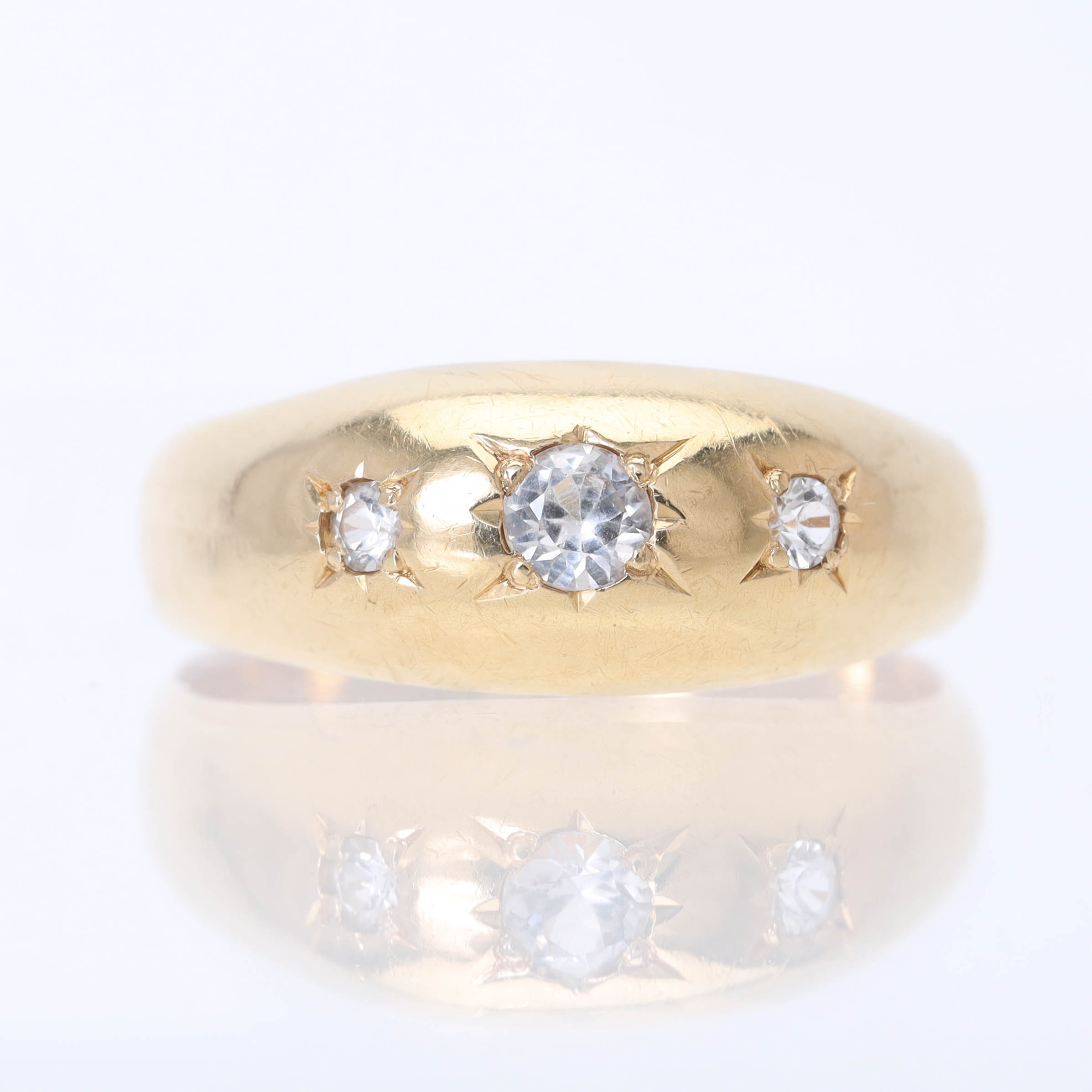 RING, 18 k guld, syntetiska stenar, Uddevalla 1955.