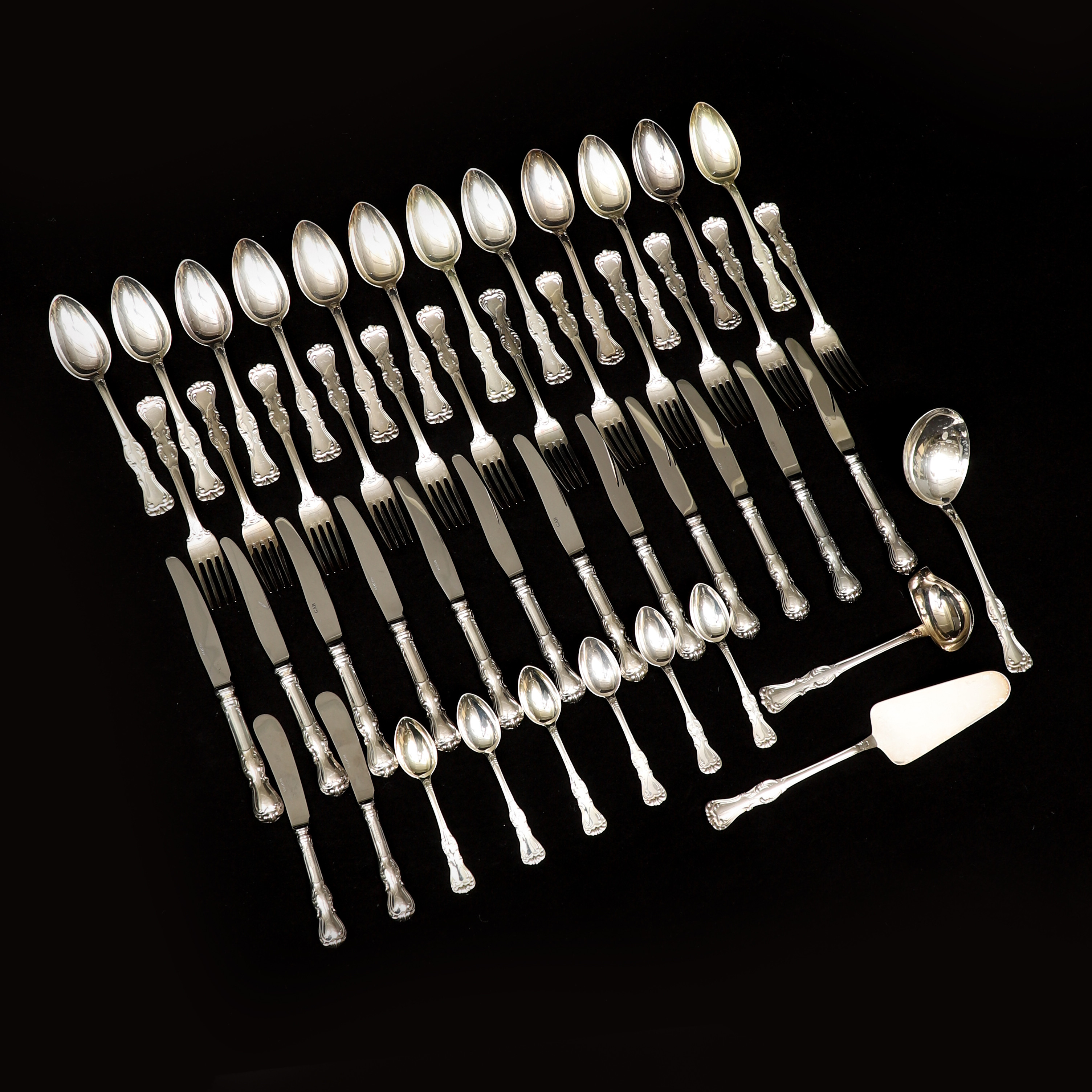 BESTICKSERVIS, silver, 47 delar, modell Prins Albert. GAB, Stockholm. Vikt gram 1612 gram exkl. knivar med stålblad vikt ca 978 gram.