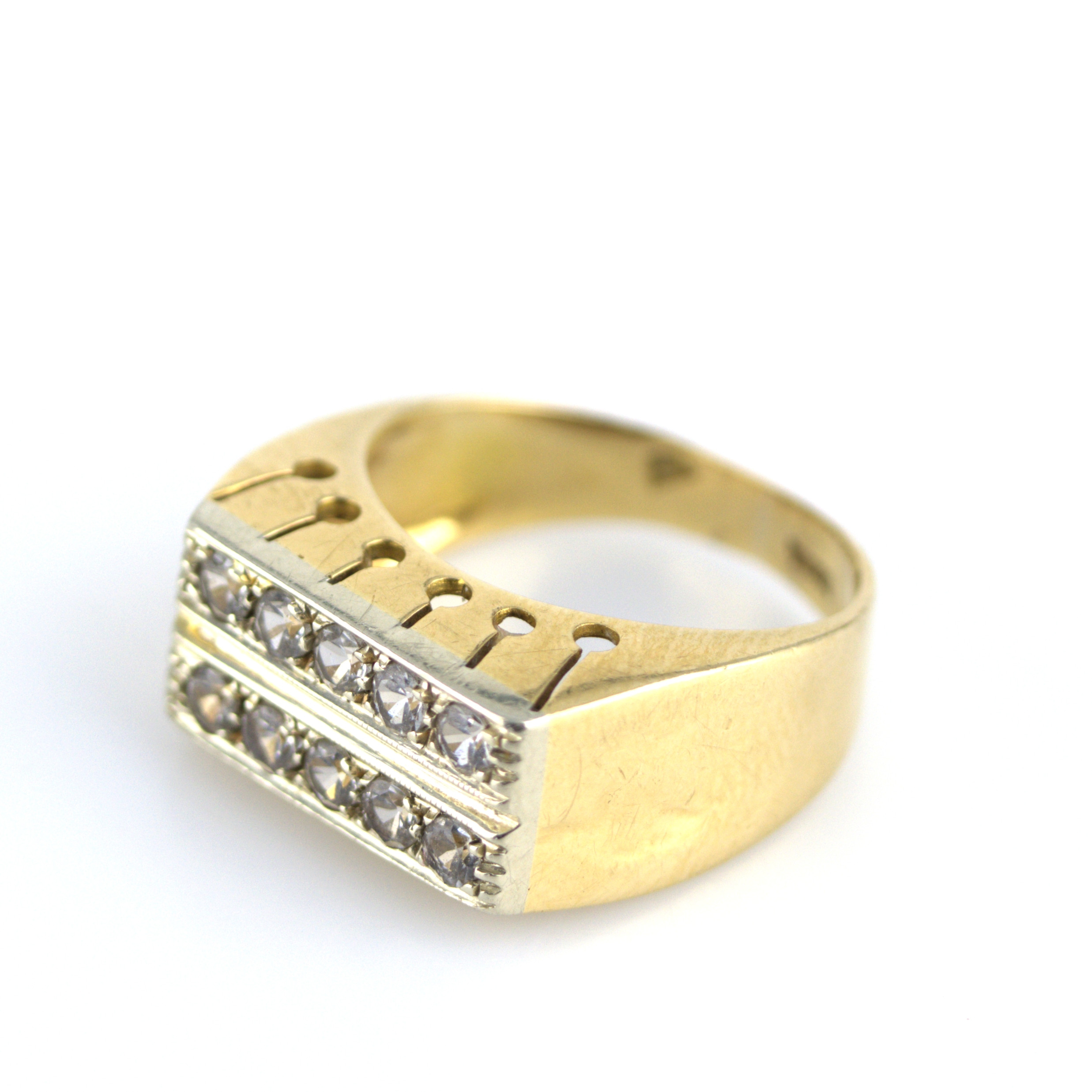 RING, guld 14k med vita stenar, troligen cubic zirkoner, otydliga stämplar, möjligen Italien.