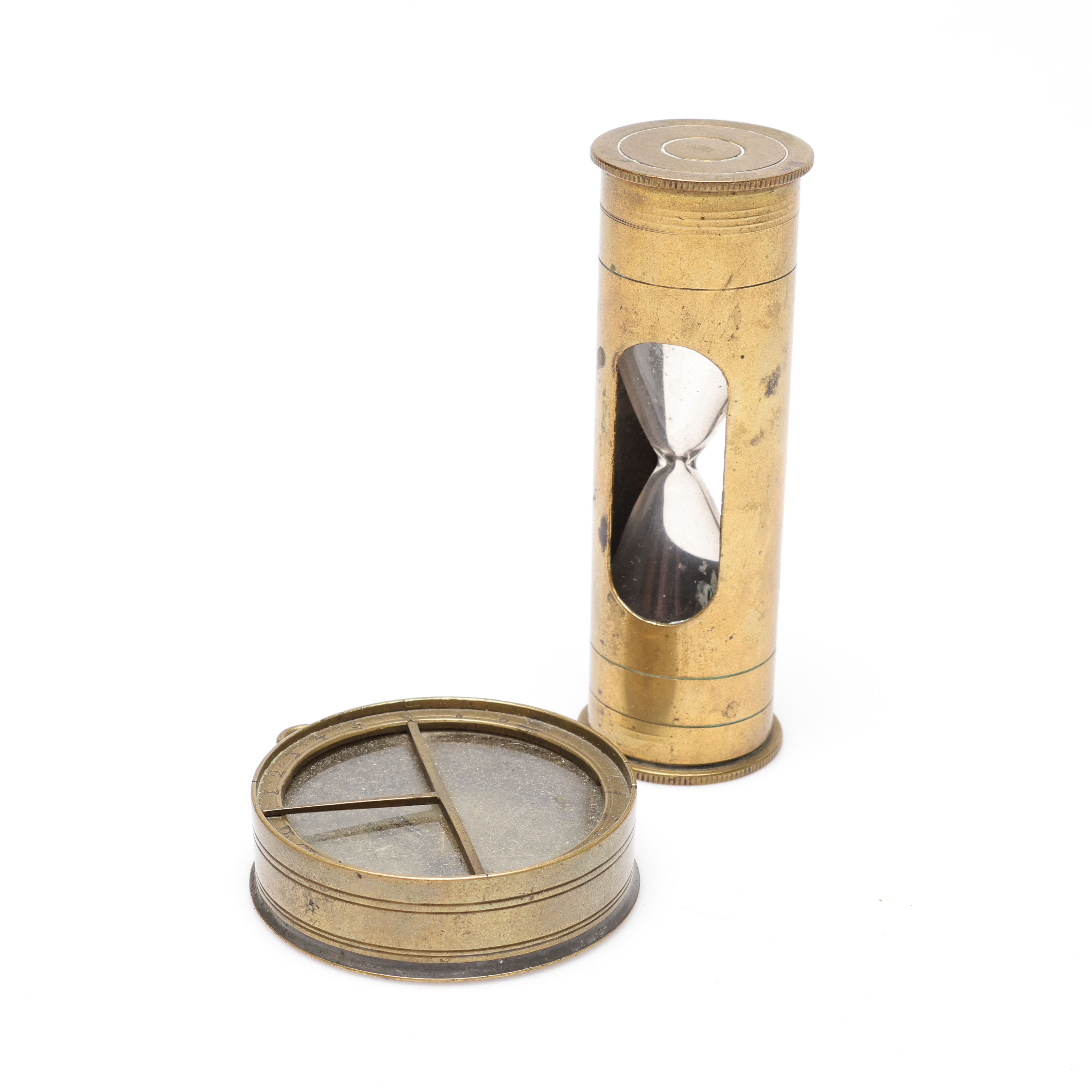 KOMPASS samt TIMGLAS, mässing, 1800-1900-tal.