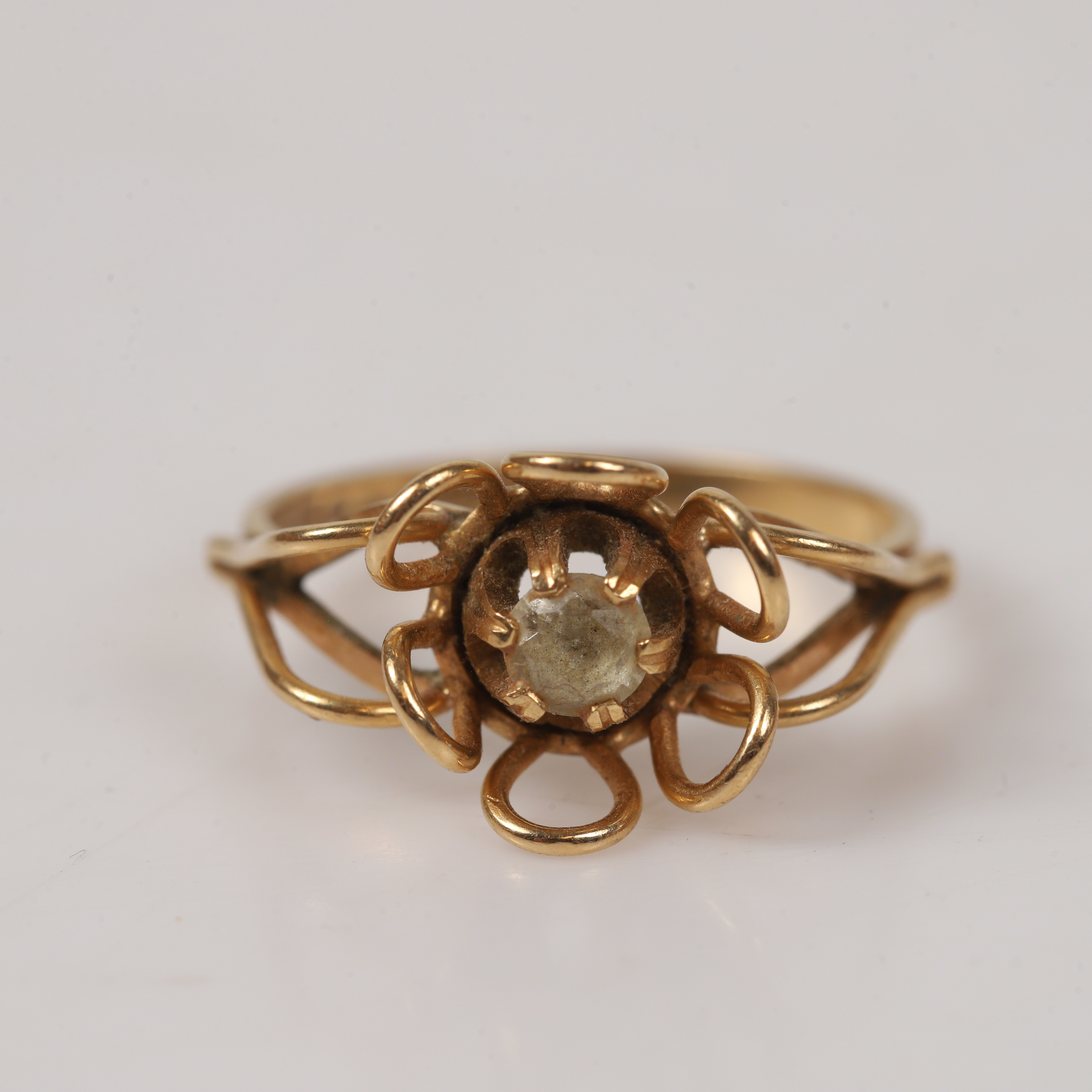 RING, 18 K guld med fasettslipad sten, H. Michelsen Guldsmed, Stockholm, 1954.