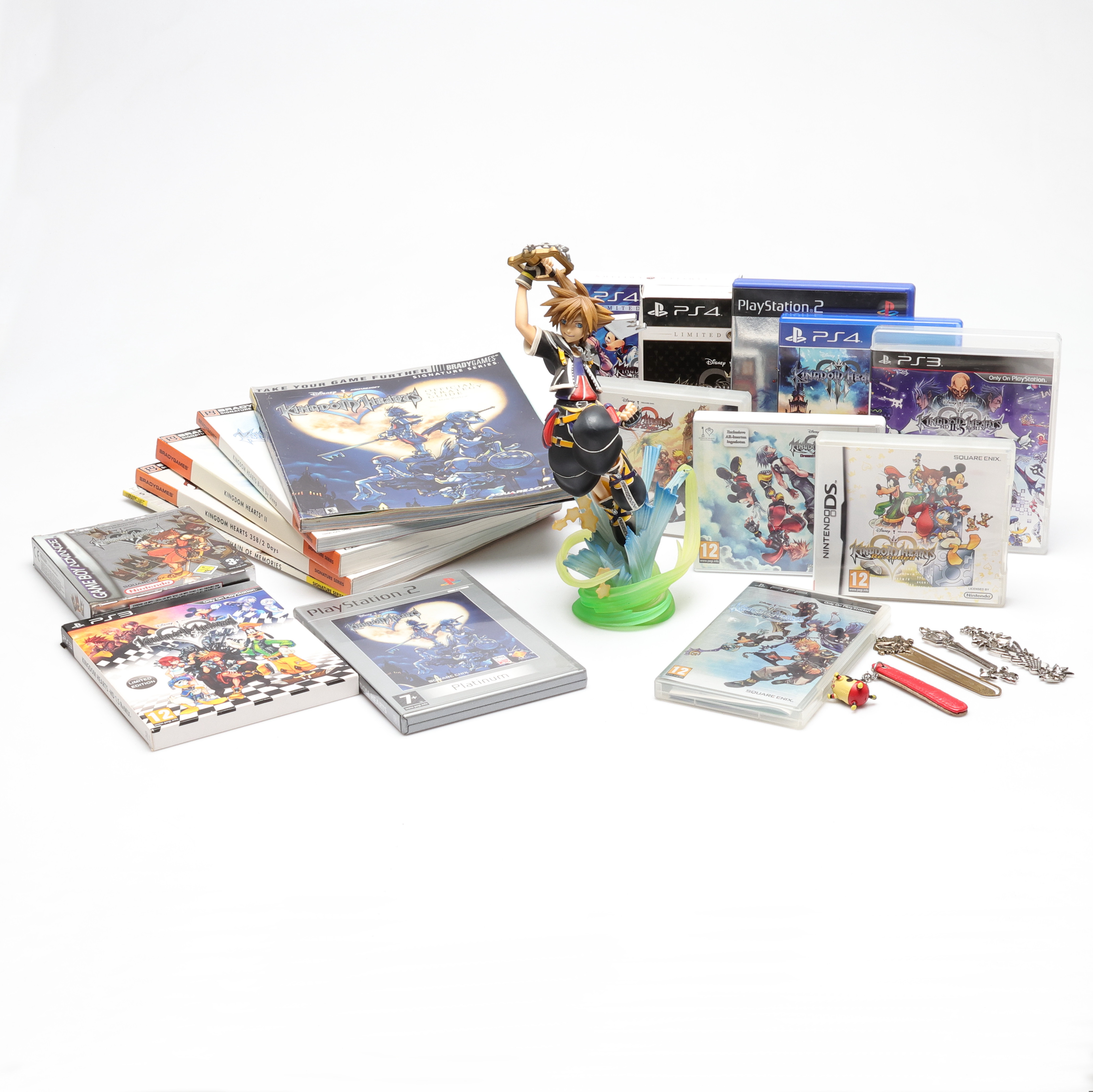 KINGDOM HEARTS, Spel 12 st, Böcker 5 st samt figur Static Arts.
