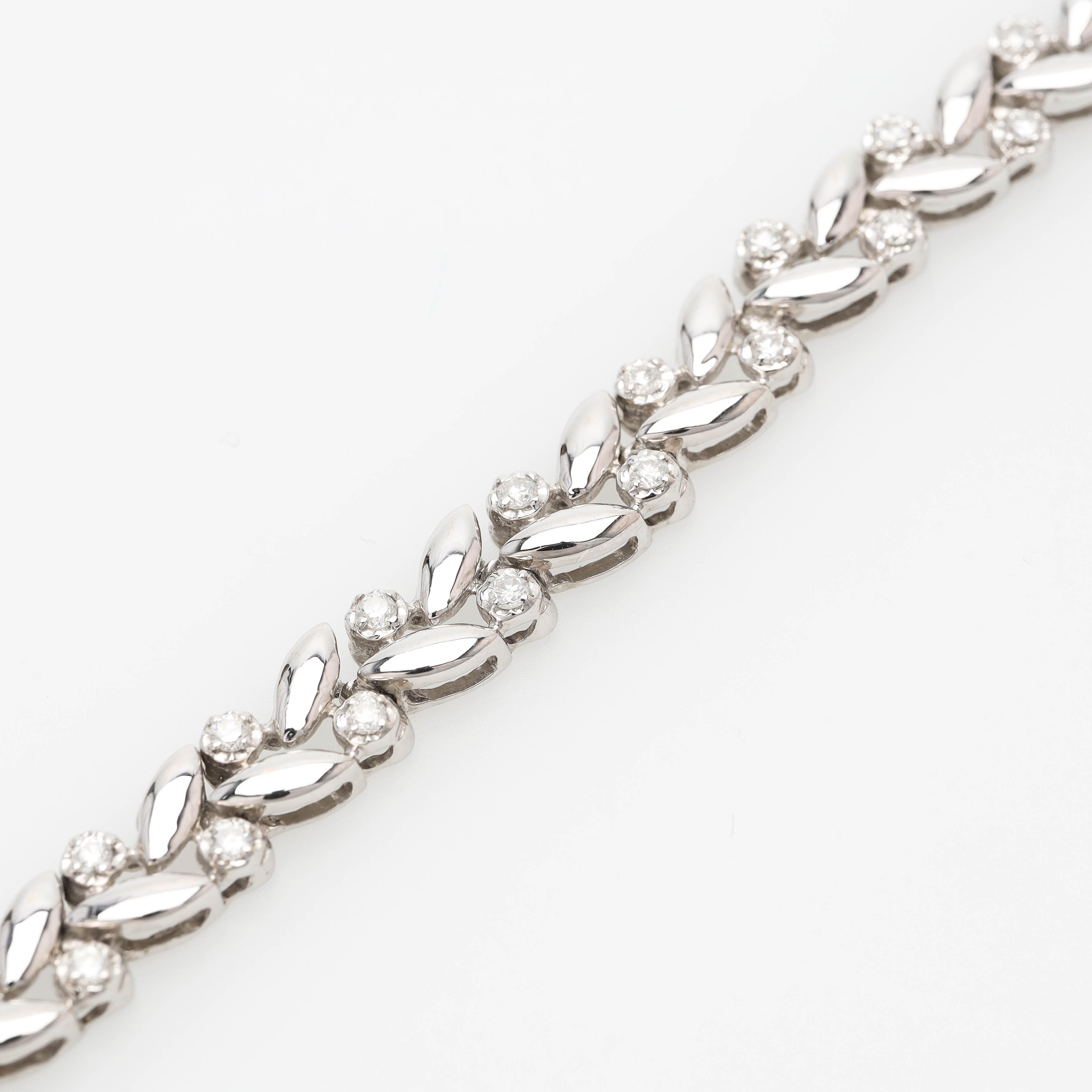 ARMBAND, 18 k vitguld, briljantslipade diamanter 1,01ct enligt gravyr.