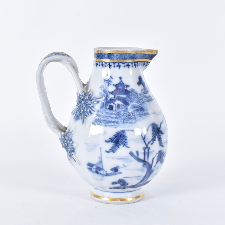GRÄDDKANNA. porslin, Kina, (Qianlong 1736-1795).