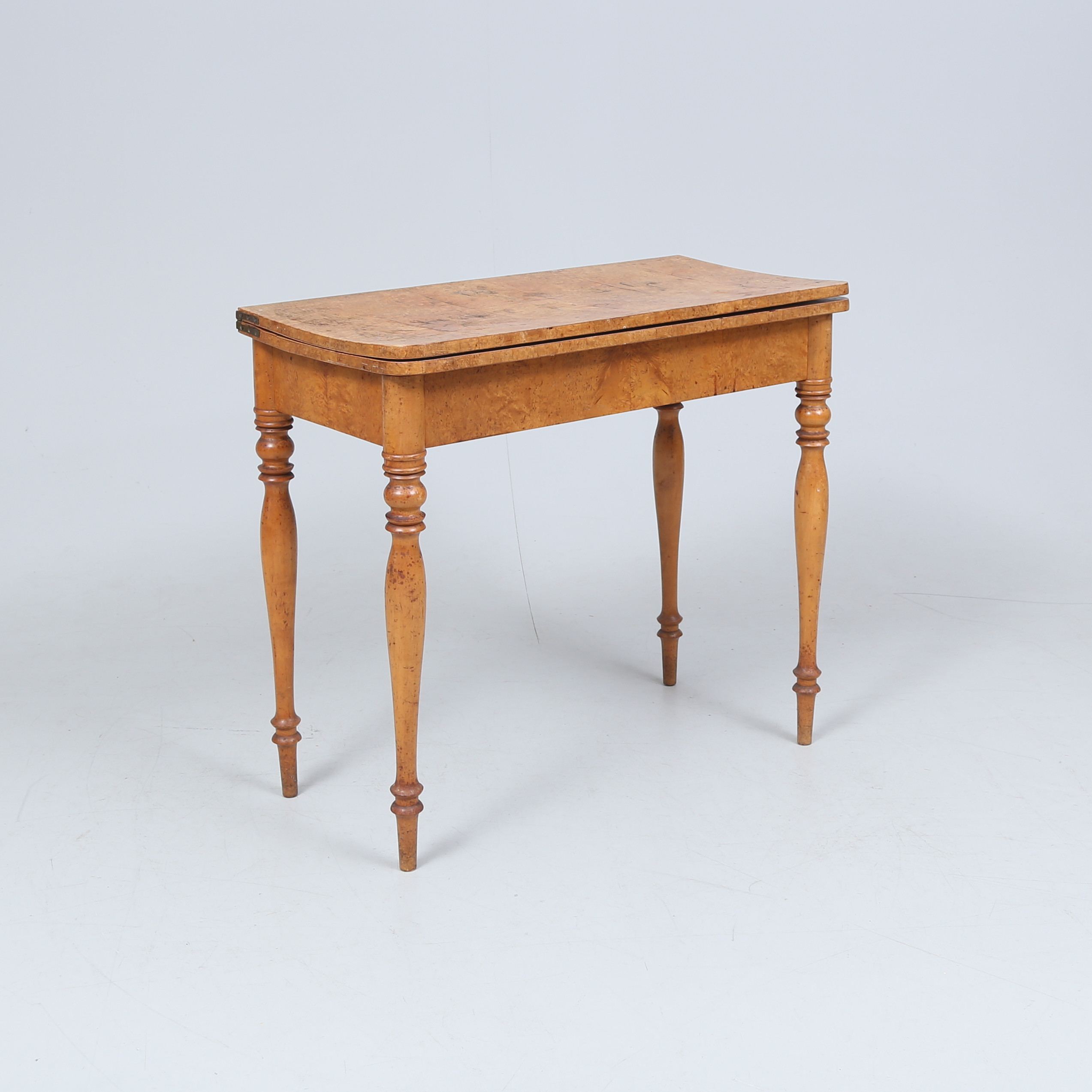 SPELBORD, masurbjörk, 1800-tal.