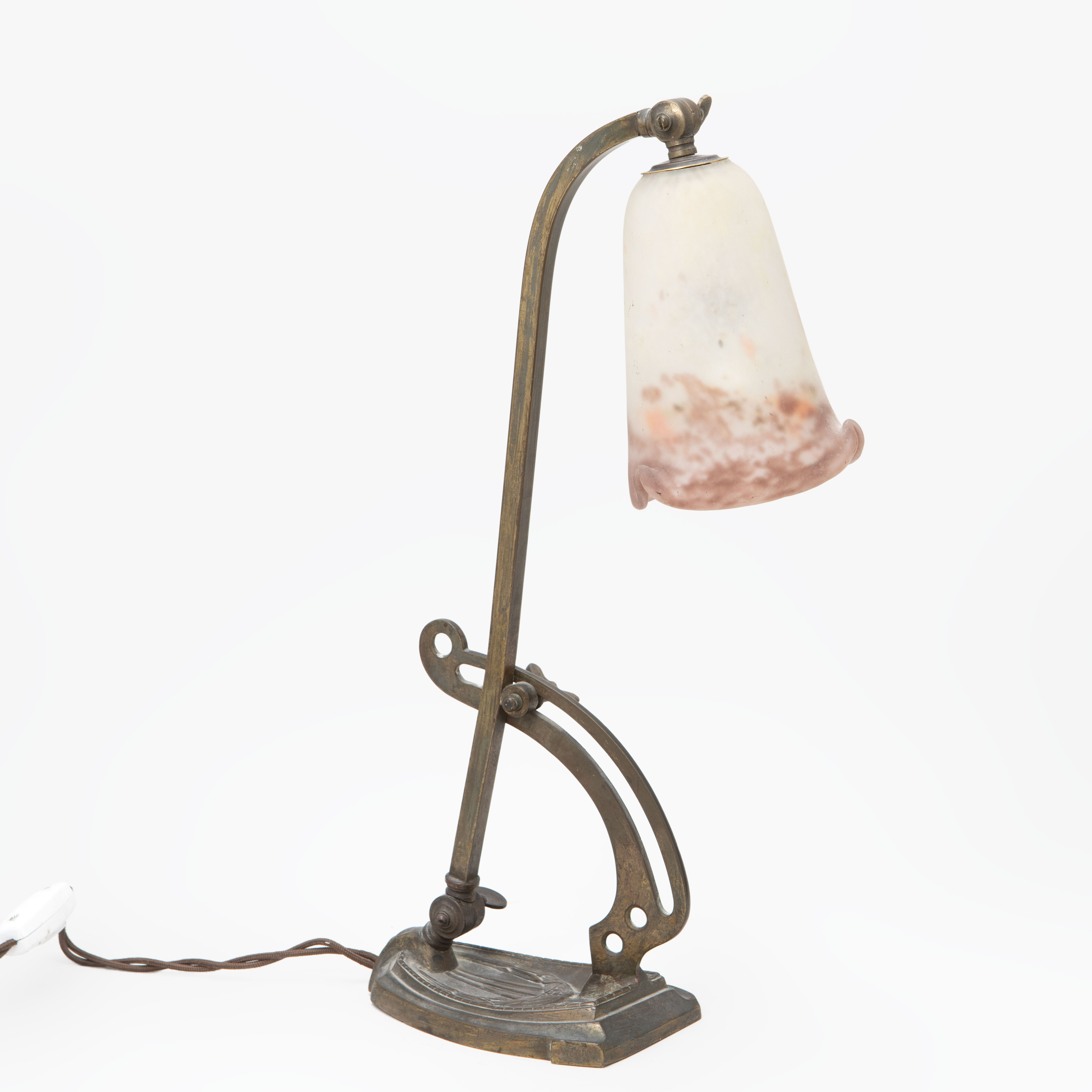 BORDSLAMPA, Frankrike, 1900-talets första hälft.