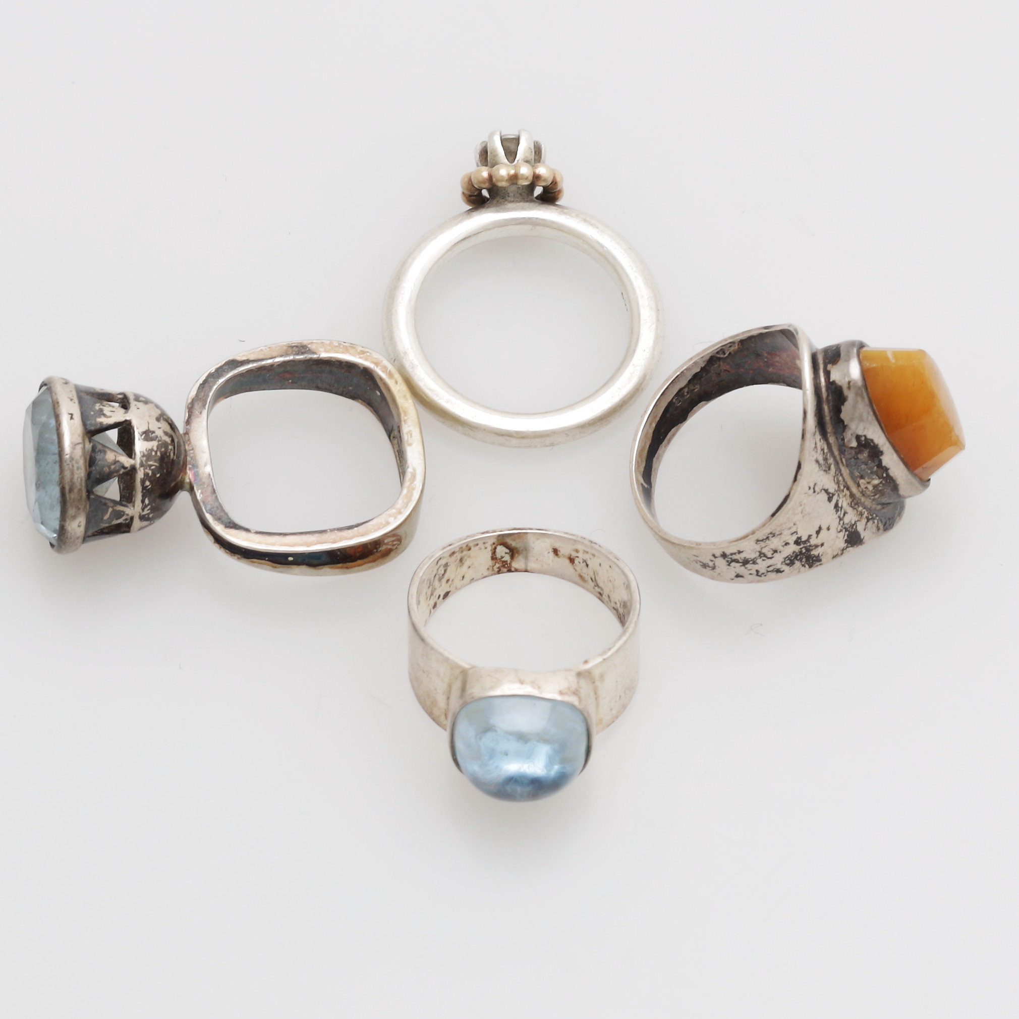 RINGAR MED STENAR, 4 st, silver, totalvikt 21 gram.