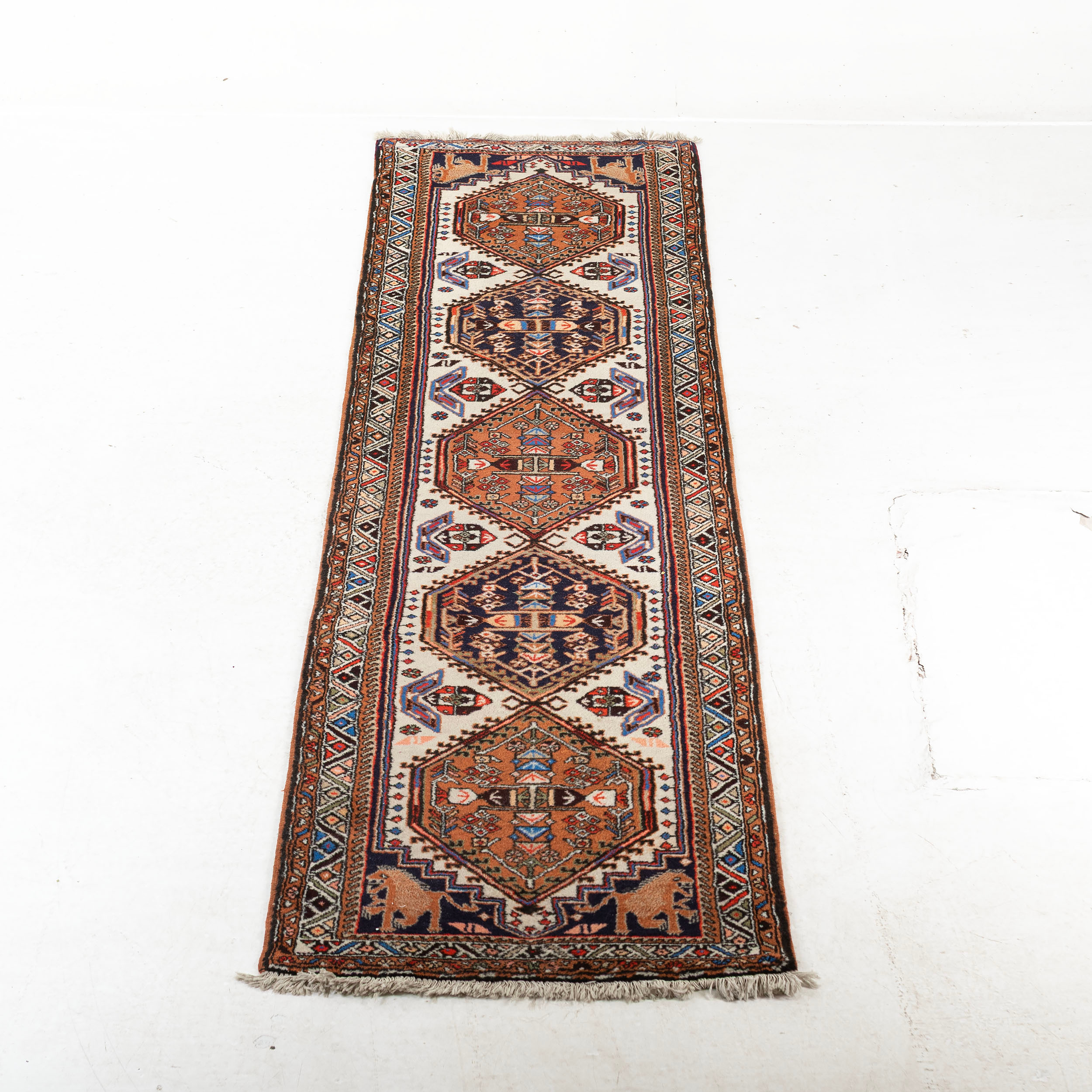 MATTA, handknuten, Meschgin, gallerimodell ca 325 x 78 cm.