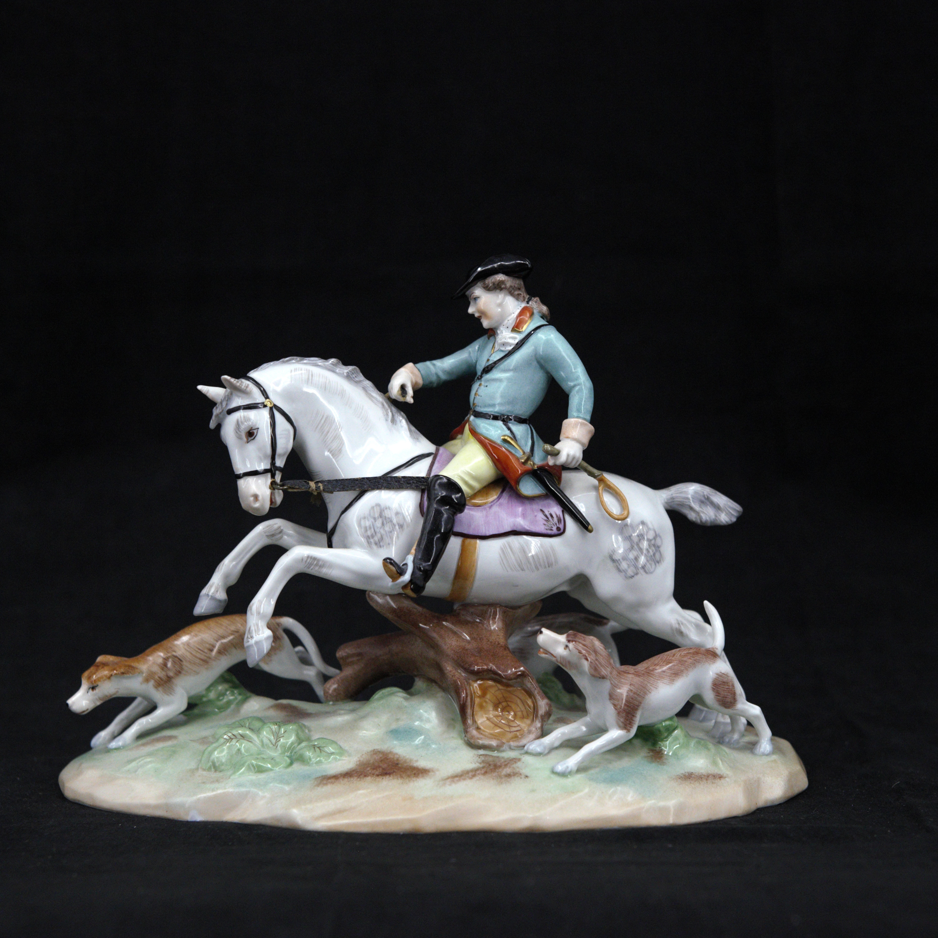 FIGURIN, ryttare till häst med hundar, handmålat porslin, Dresden, Tyskland 1900-talet.