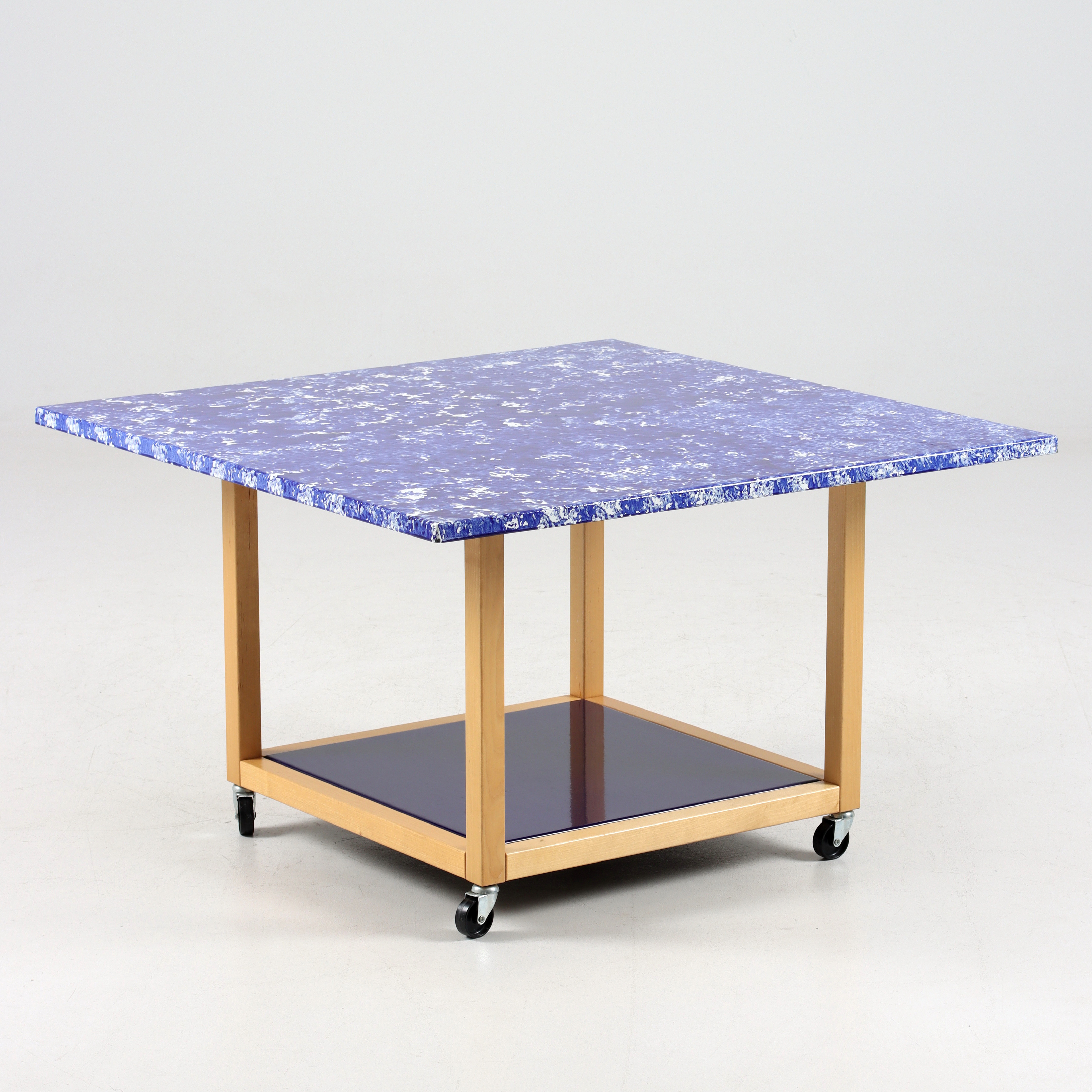 KERSTI SANDIN BÜLOW. Soffbord, emaljerad plåt, trä, Materia, 1990-tal.
