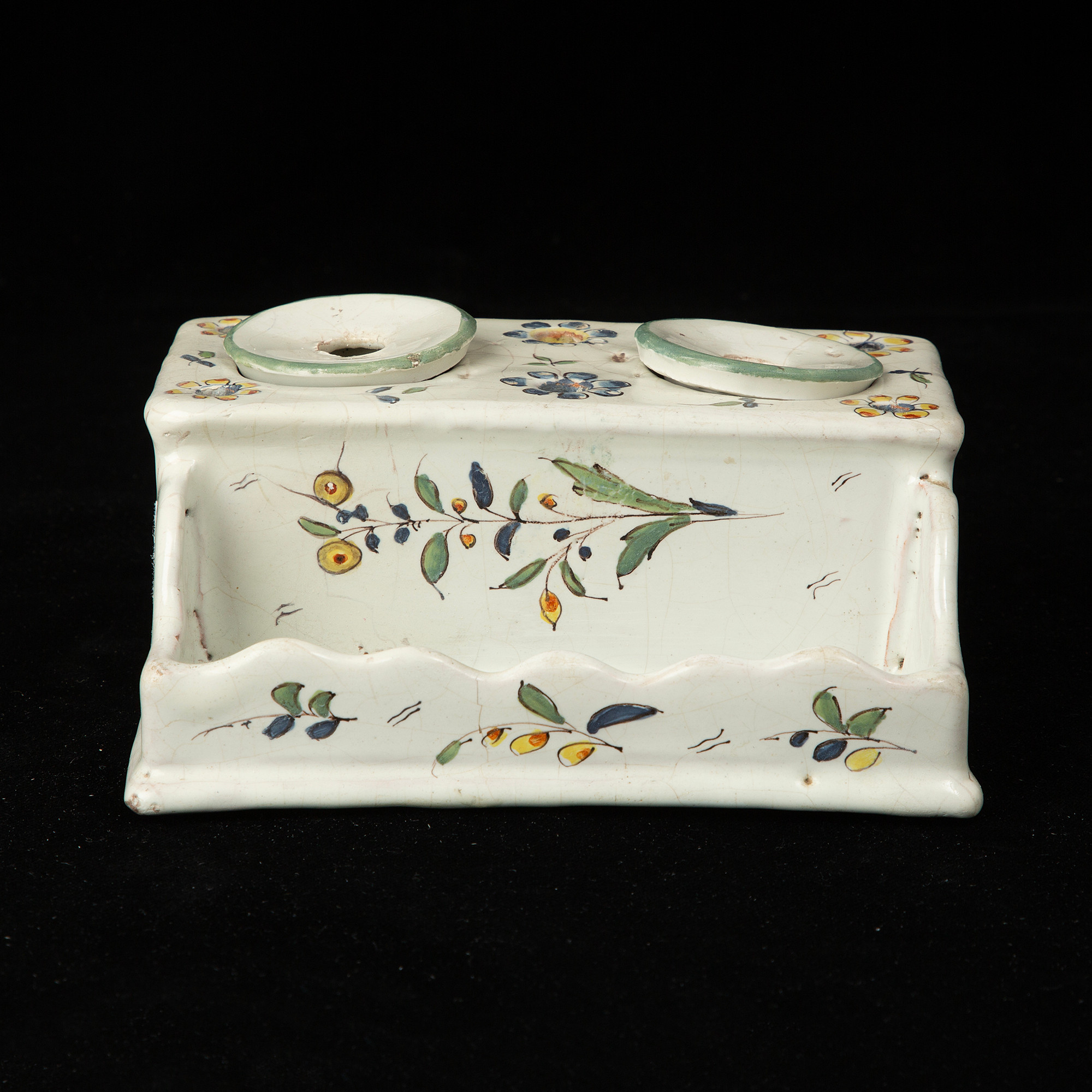 SKRIVSTÄLL. Fajans, 1700-tal.