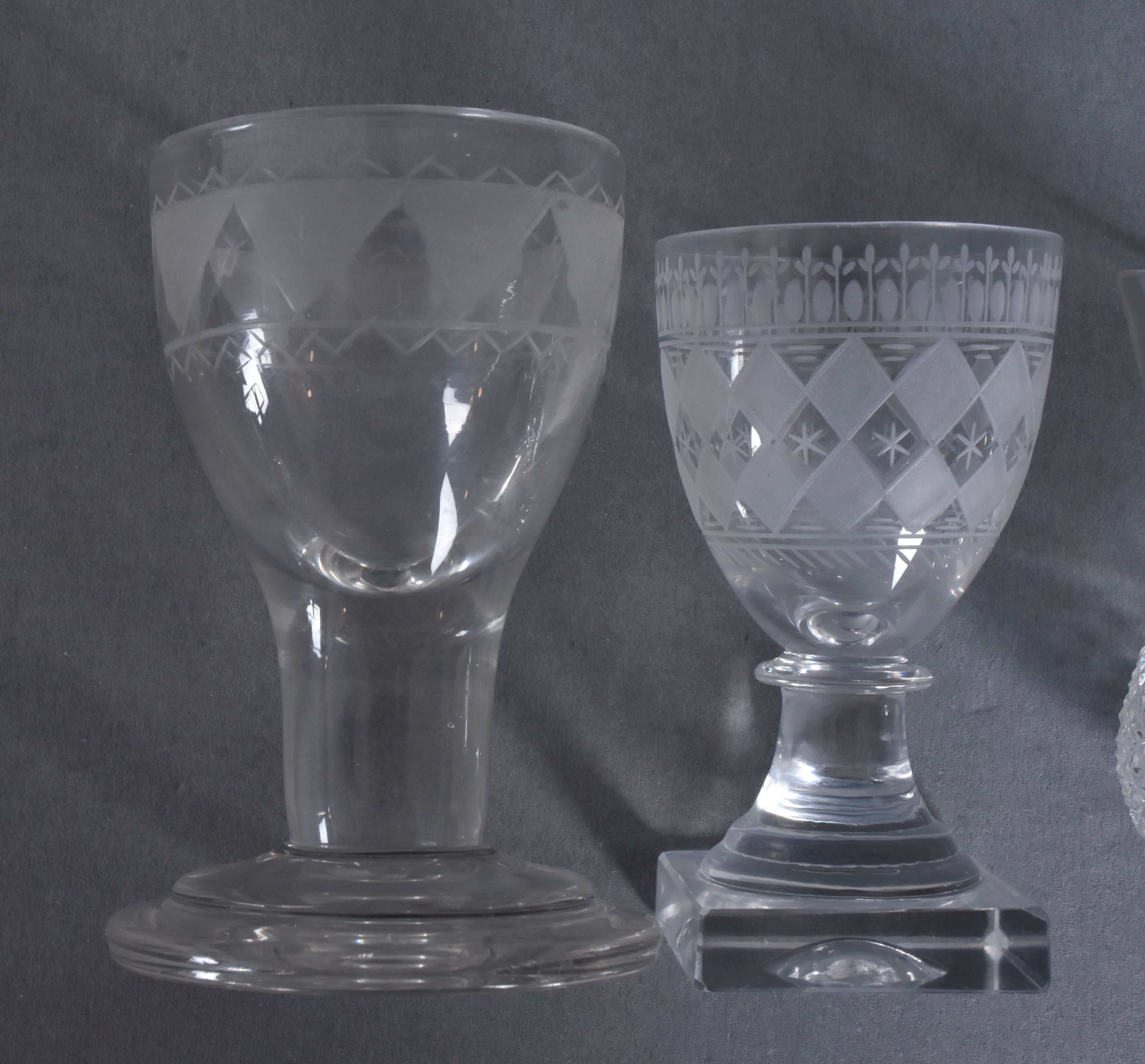 PARTI SNAPSGLAS, 30-stycken, delvis etsad dekor, 1900-tal.