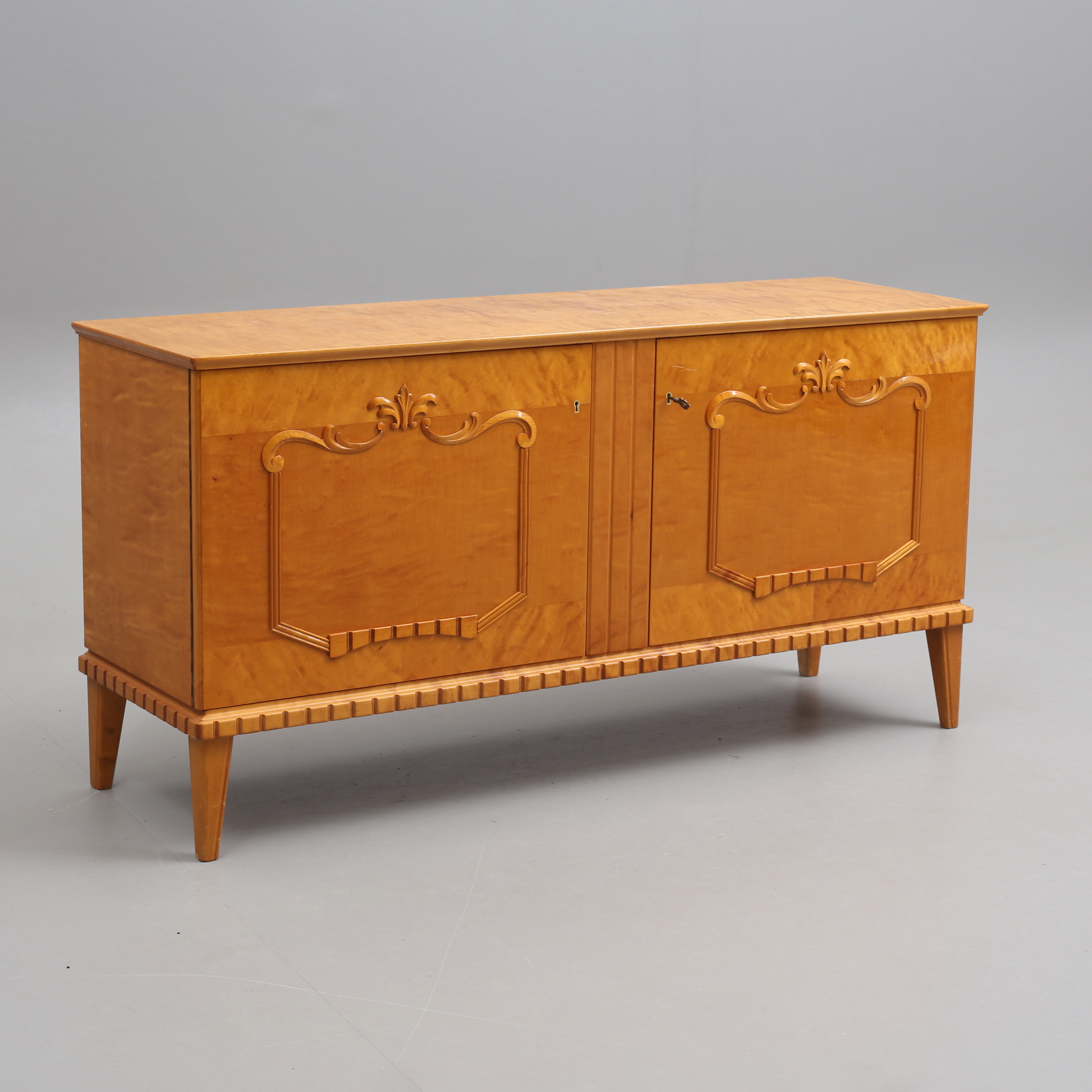 SIDEBOARD, björk, 1900-talets första hälft.