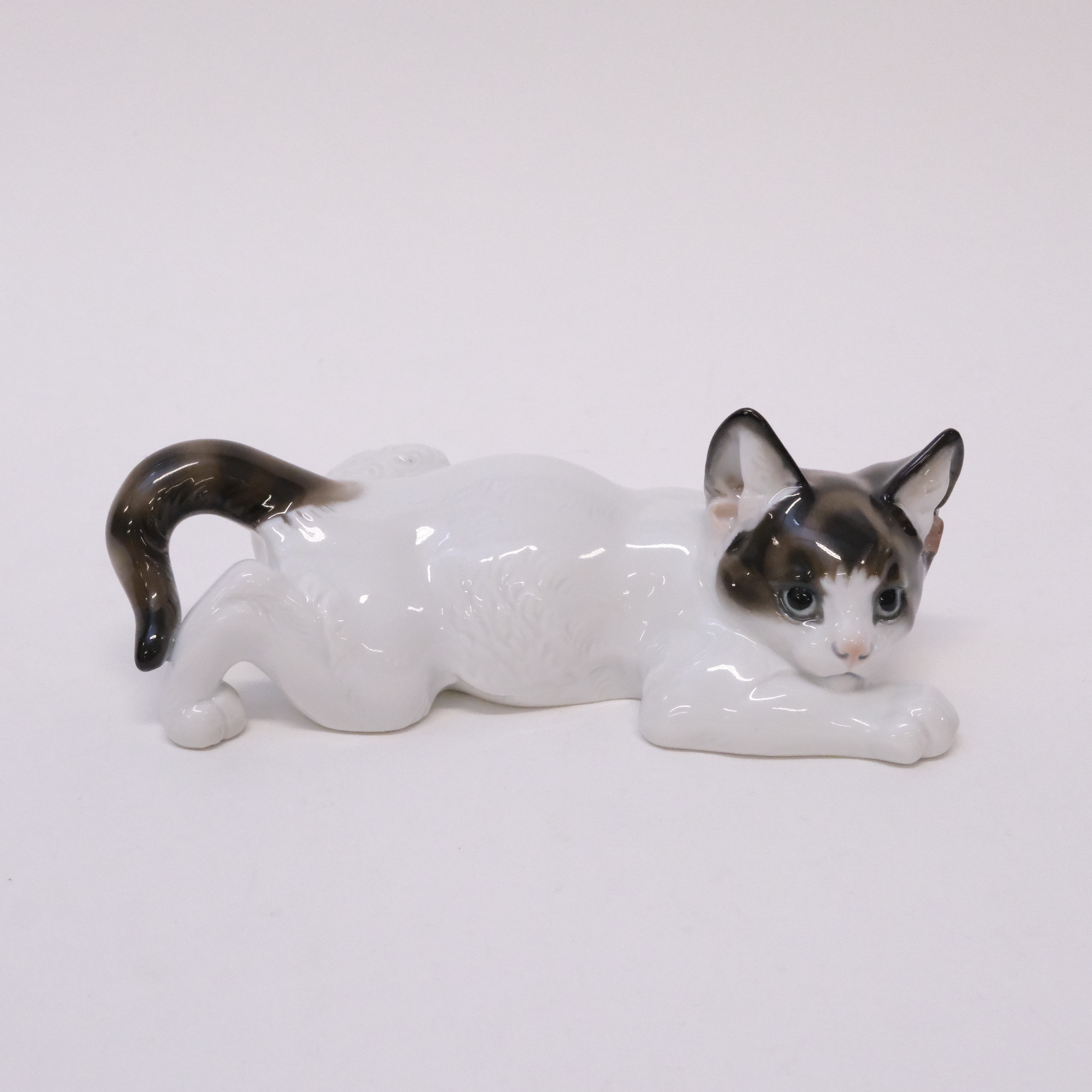 THEODOR KÄRNER. FIGURIN, KATT, ROSENTHAL.