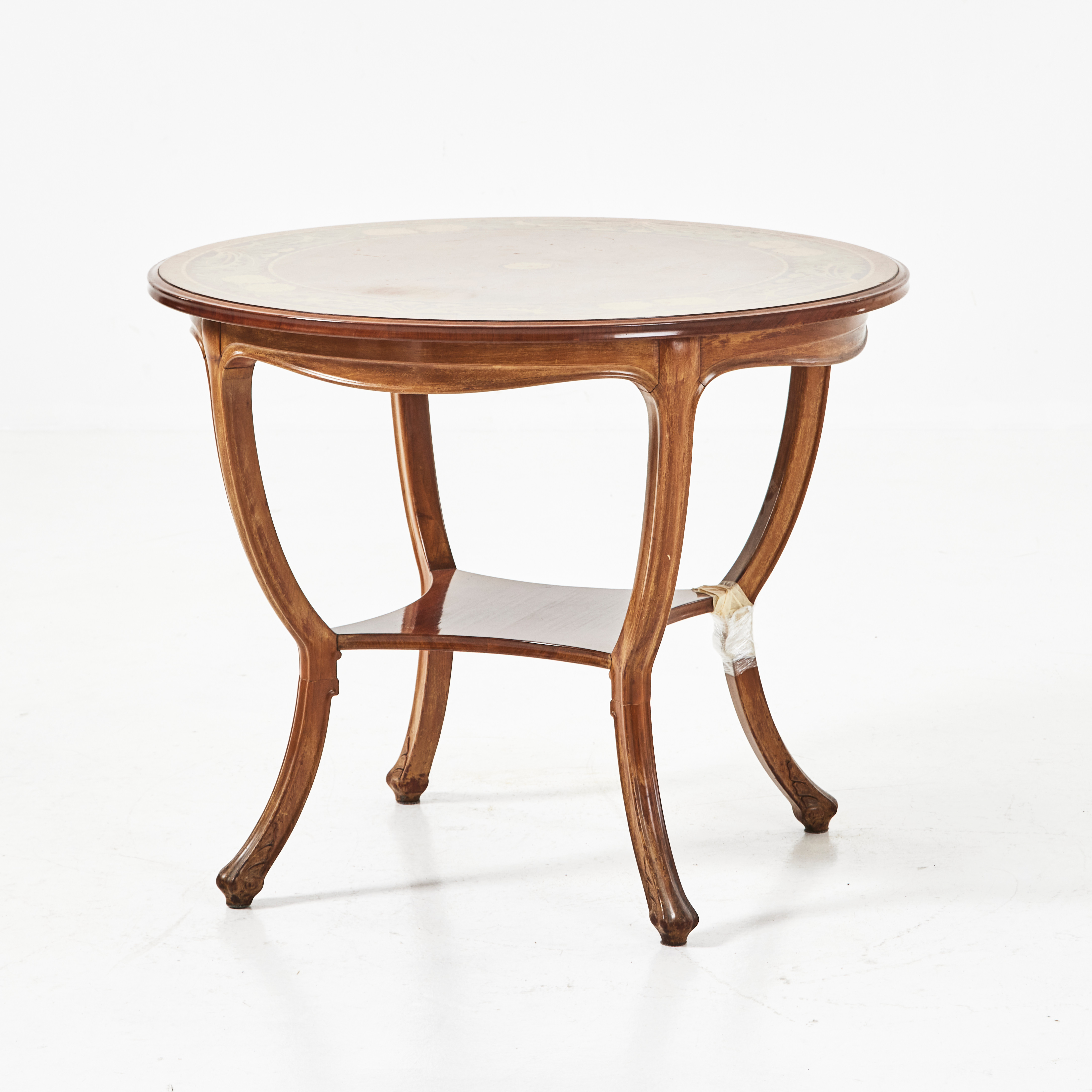 SOFFBORD, jugend, 1900-talets början. Mahogny, skiva med intarsiadekor av maskrosor och blad.