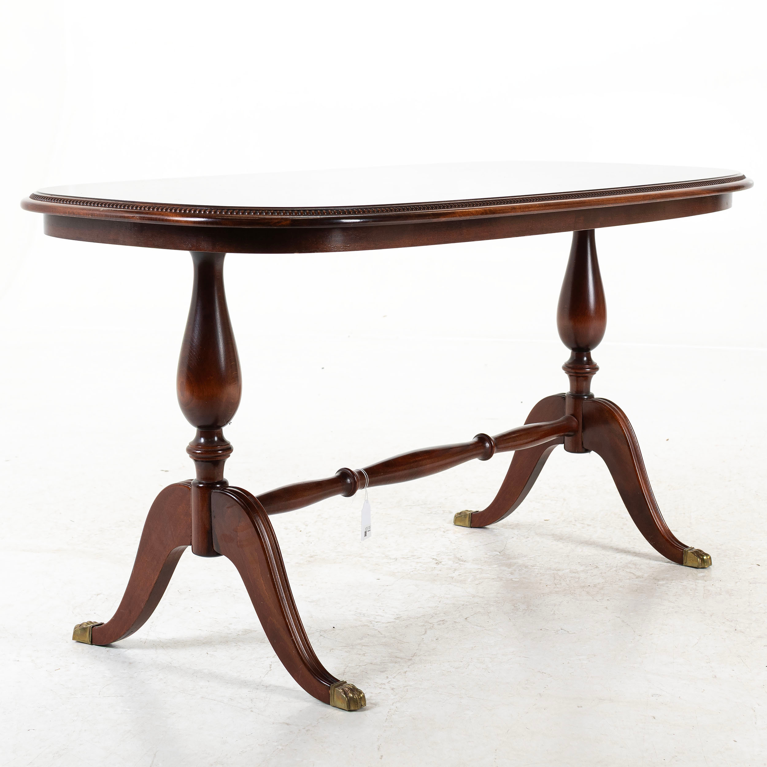 SOFFBORD, mahogny med fothylsor i mässing, 1900-tal.